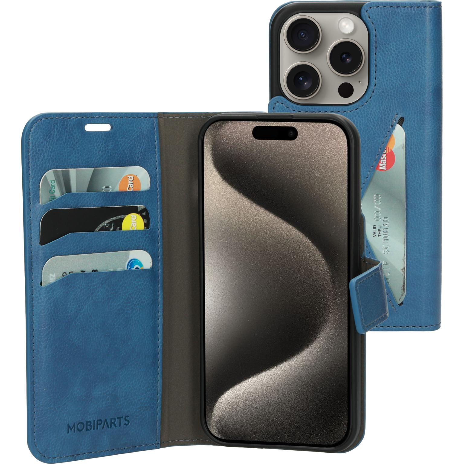 Blauw telefoonportemonneehoesje met sleuven voor creditcards. Witte achtergrond.