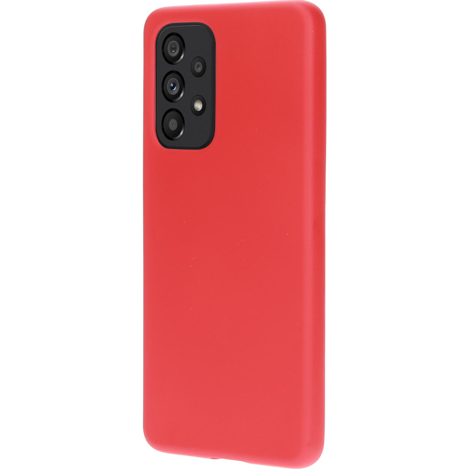 Rode telefoonhoes met drie camera's aan de achterkant.