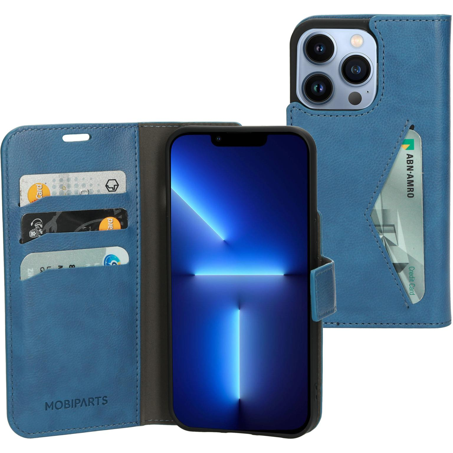 Blauwe telefoonportemonnee met creditcardvakjes en een telefoon erin. Blauw leerachtig materiaal.