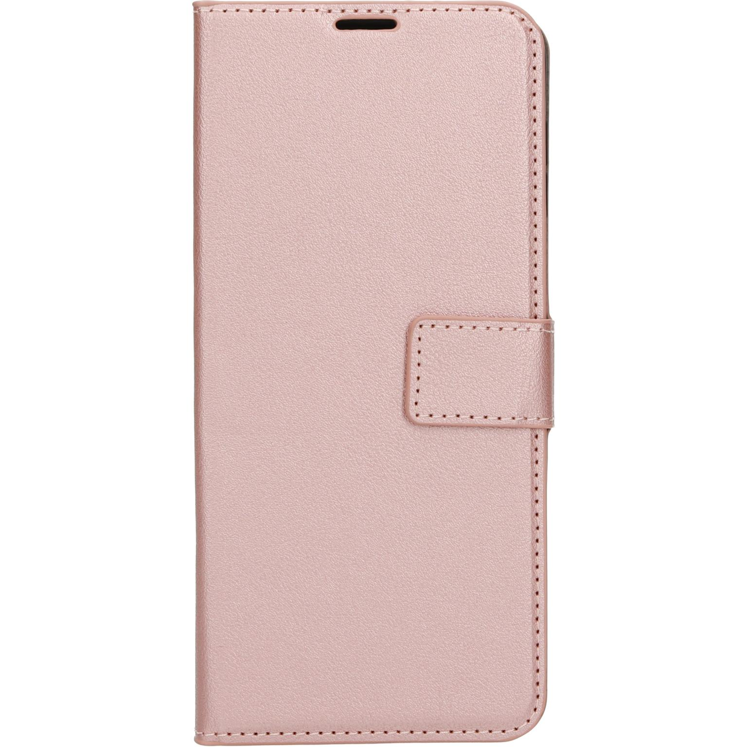 Roze leren telefoonhoesje met magnetische sluiting. Effen roze kleur en een gestikte rand.
