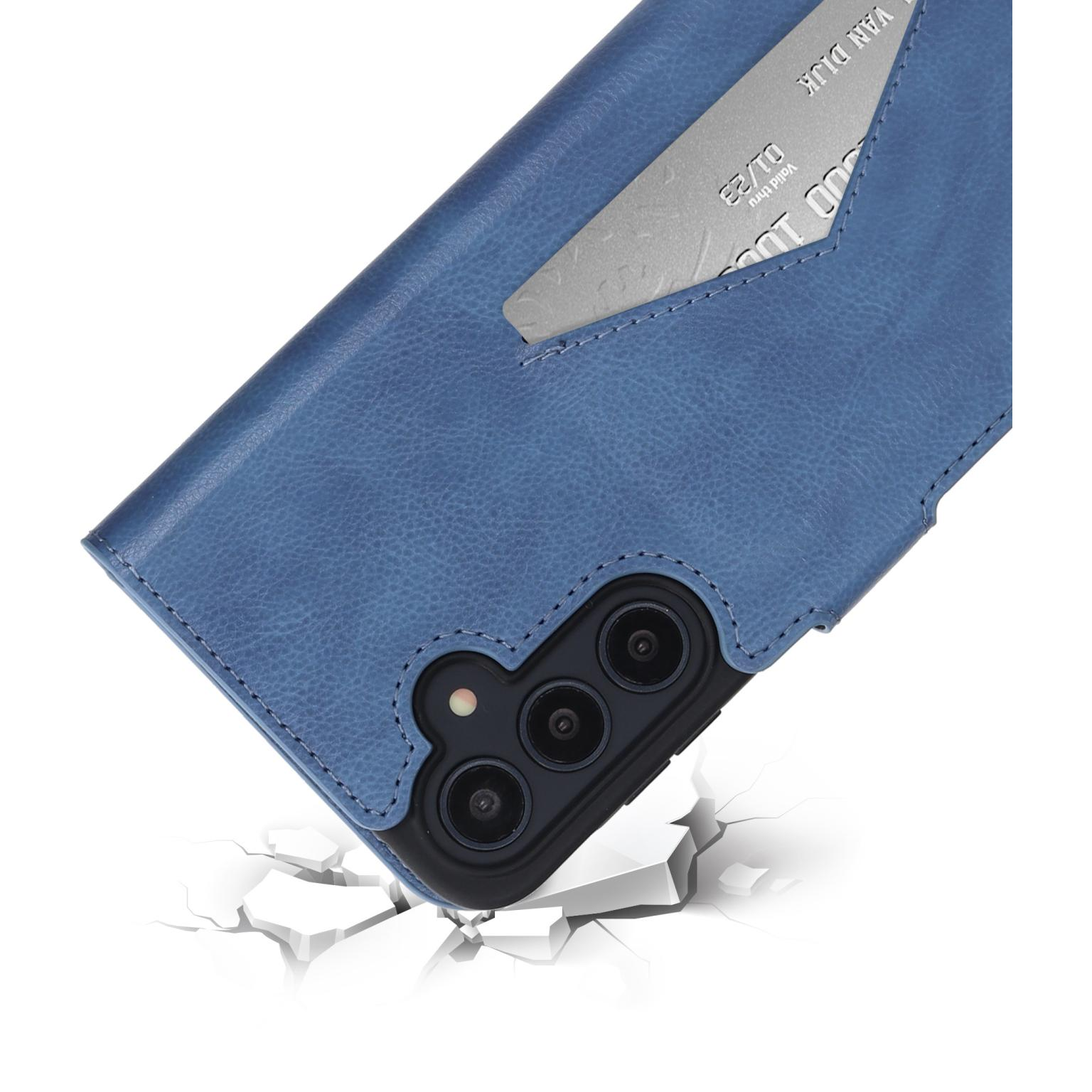 Blauw leren telefoonhoesje met een kaartsleuf en een zichtbare creditcard, op een witte achtergrond.