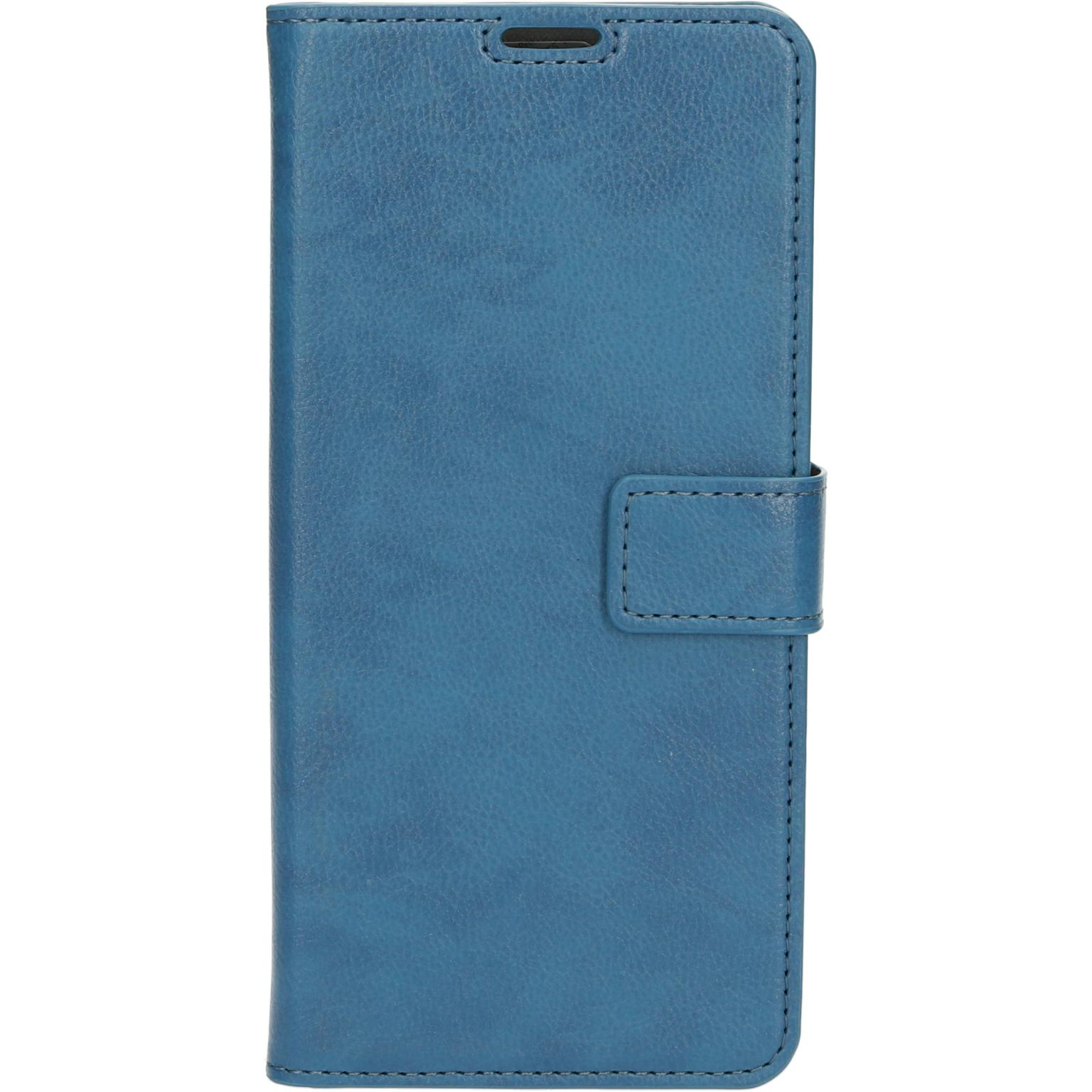 Blauw telefoonhoesje, met een gesloten hoes. De hoes is van leer.