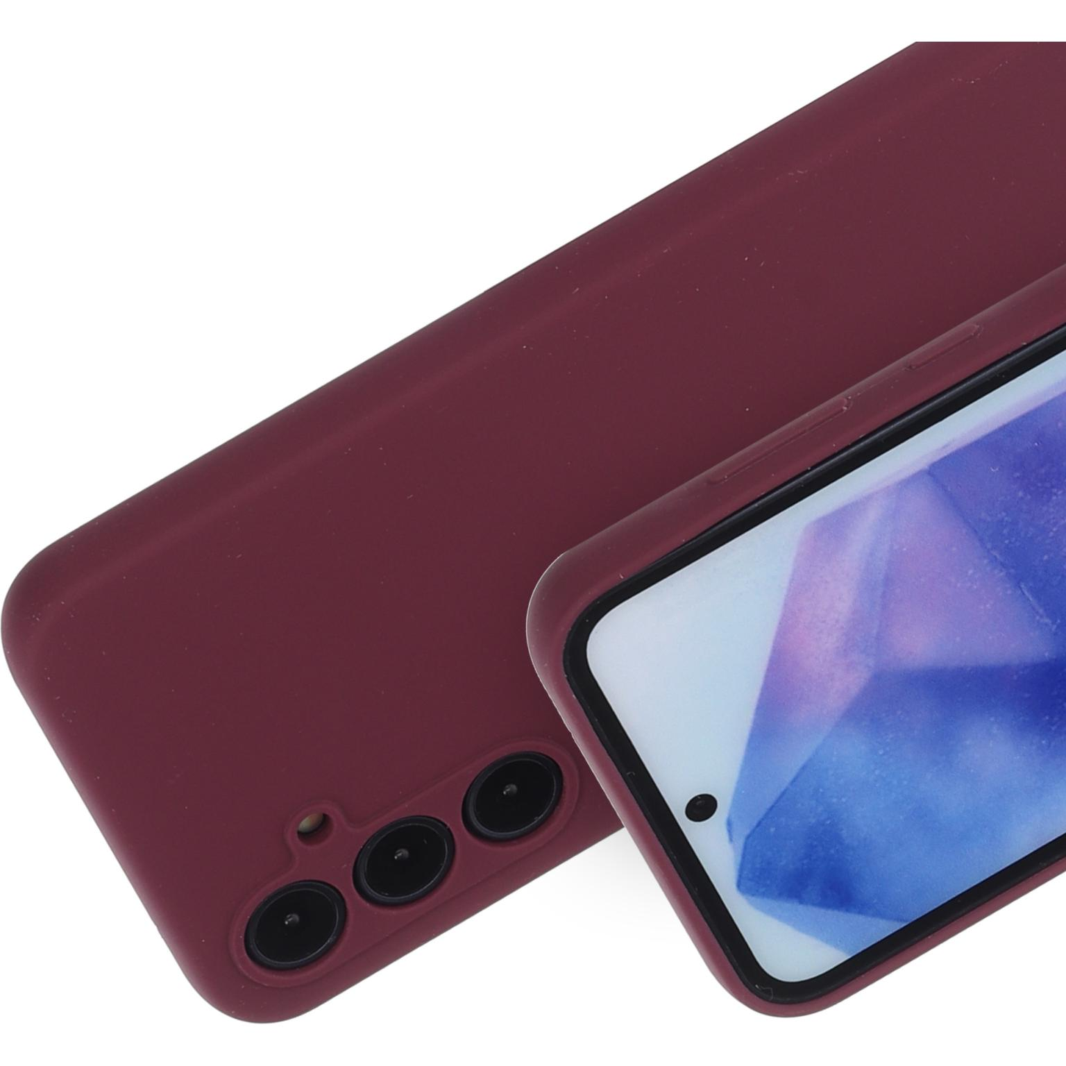 Een bordeauxrode telefoonhoes met een telefoon erin wordt getoond, met de camera zichtbaar.