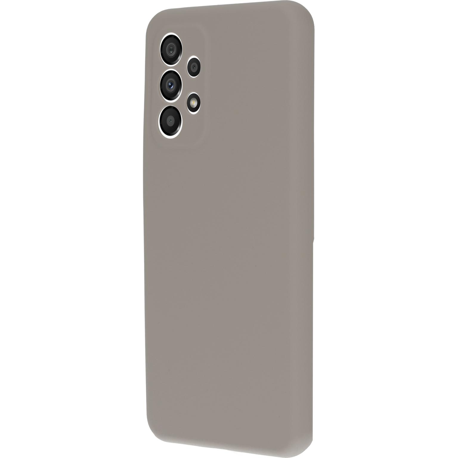 Grijze telefoonhoes. Het is een effen kleur. De zijkant heeft camera-uitsparingen. Drie camera's.