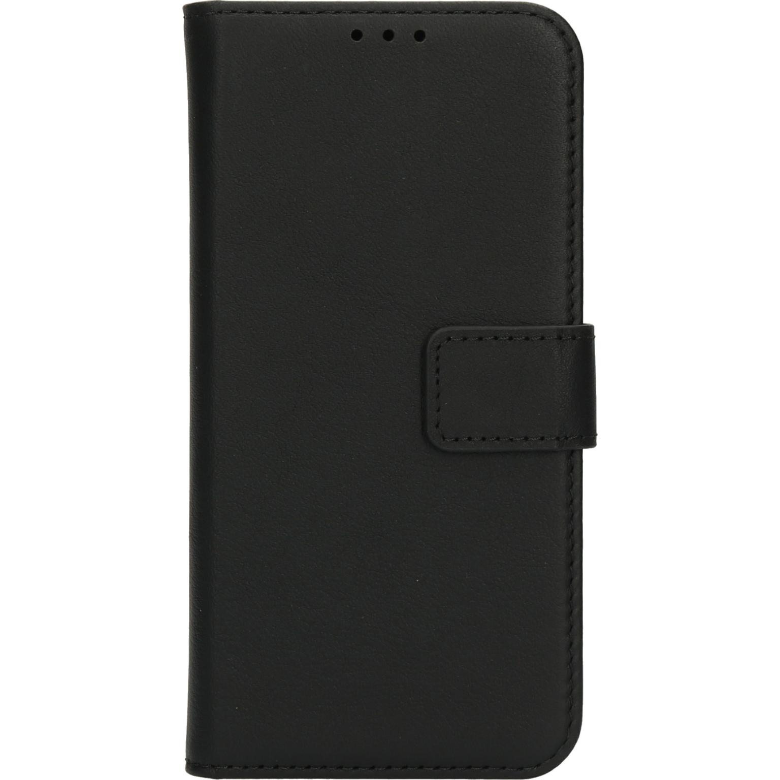 Zwarte leren telefoonhoes. Heeft een magnetische sluiting en stiksels op de randen.