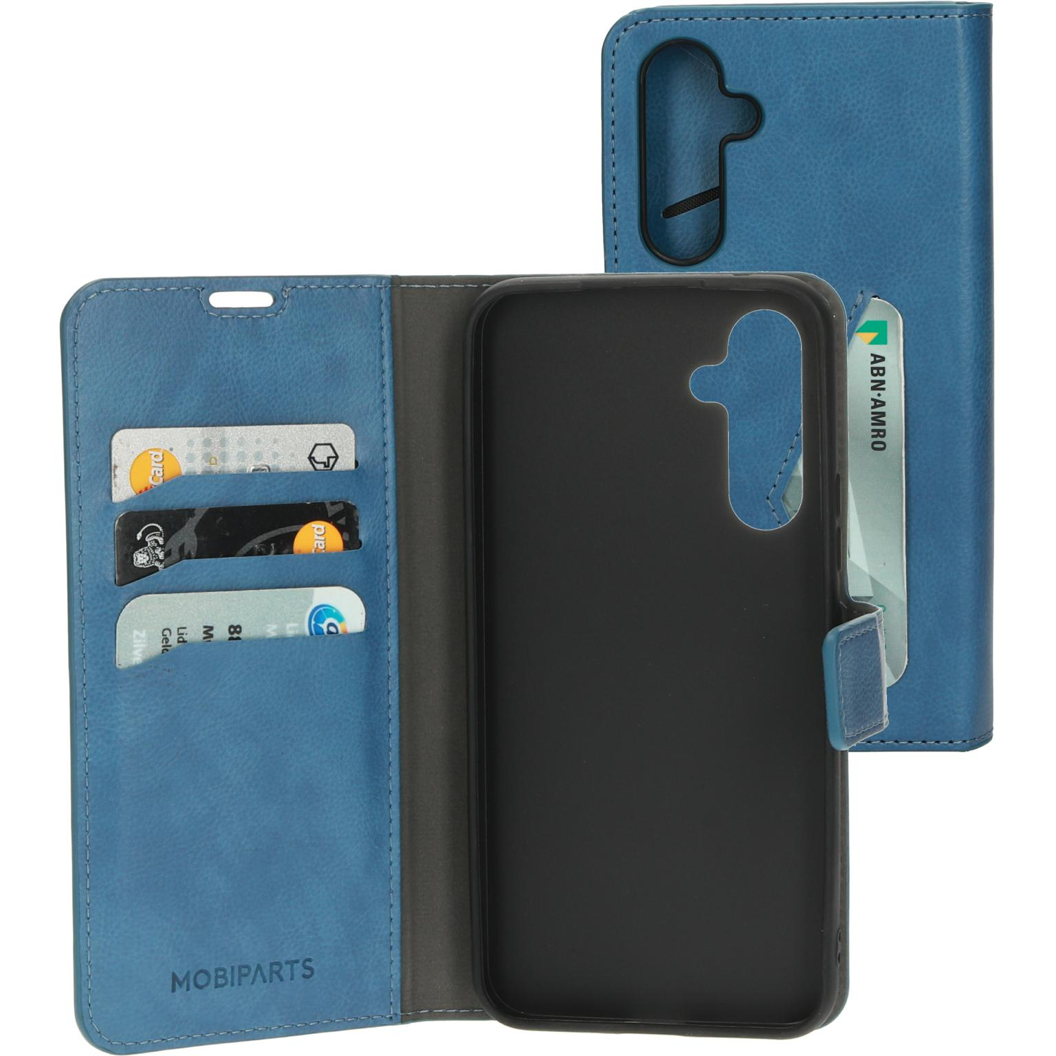 Blauwe telefoonhoes met kaartsleuven en een creditcard.