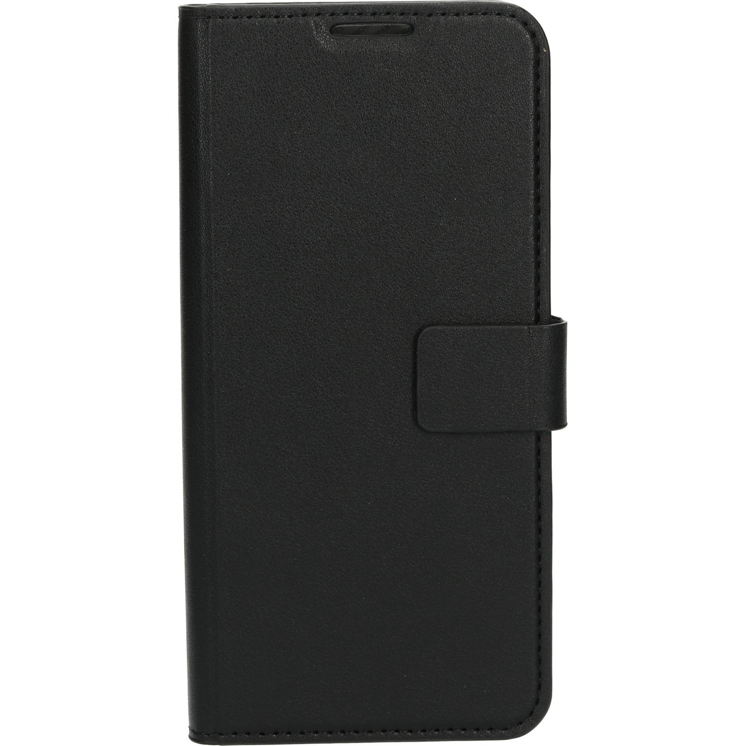 Zwarte leren telefoonhoes, gesloten. Het heeft een magnetische sluiting.