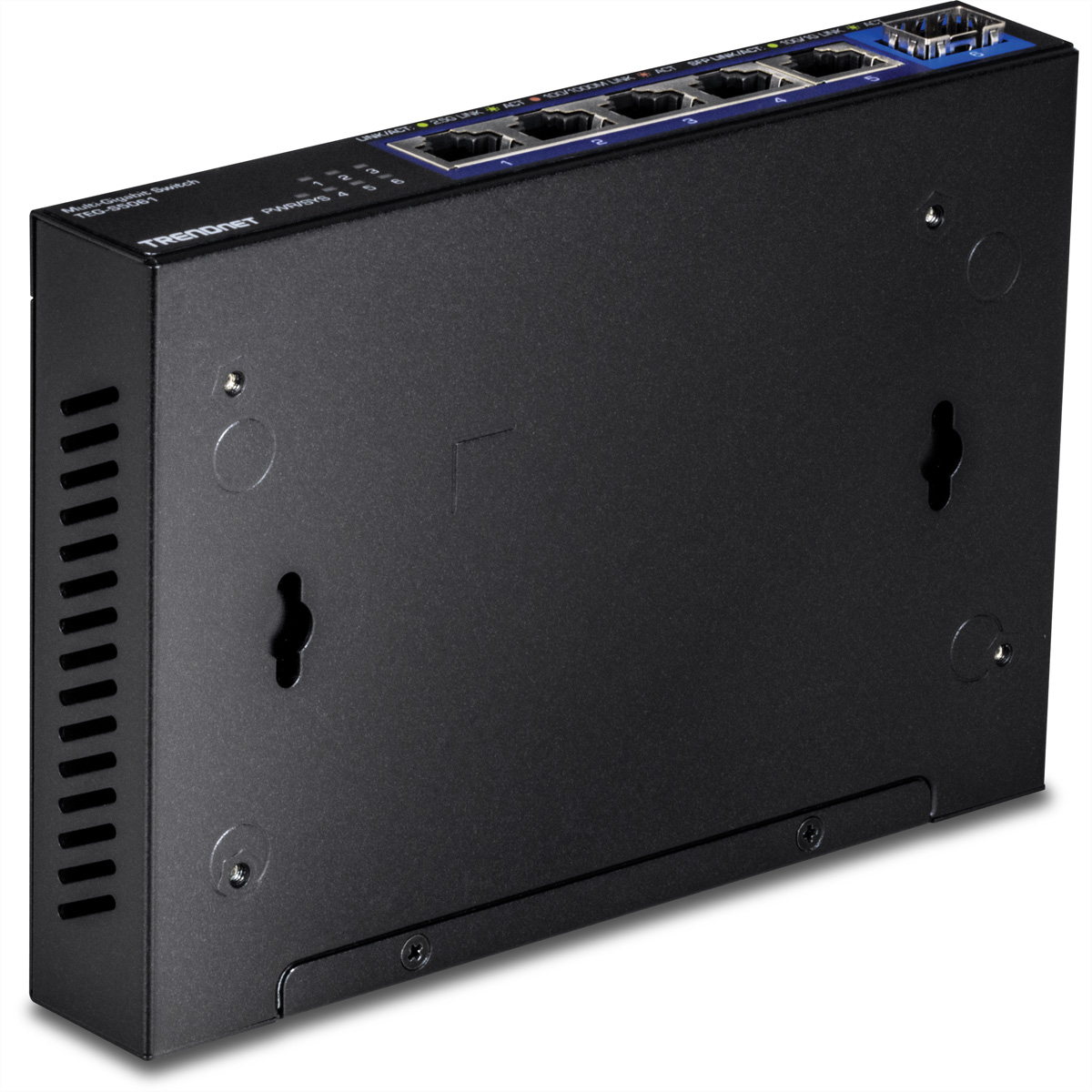Un commutateur réseau noir avec des ports Ethernet. Il a une étiquette TRENDnet et des trous de montage.