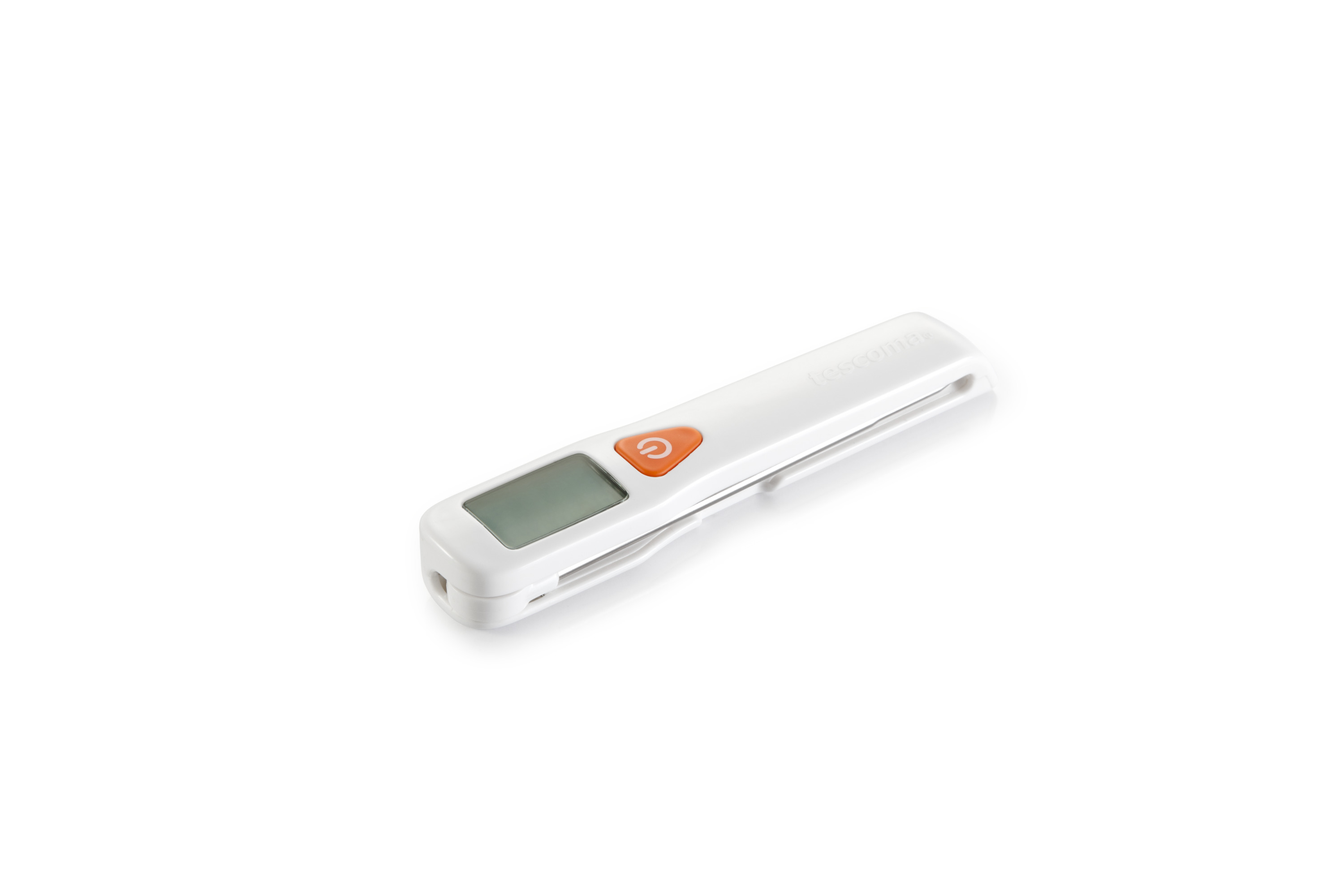 Ein weißes digitales Thermometer mit einer orangefarbenen Einschalttaste und einem Clip. Es liegt auf einer weißen Oberfläche.