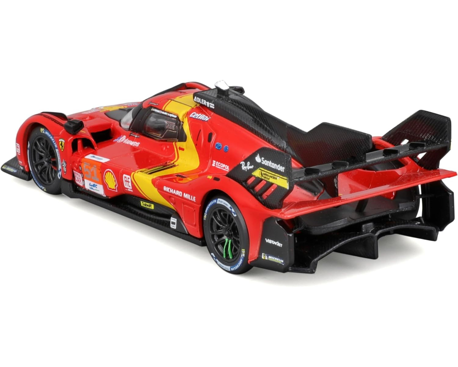 Czerwony samochód wyścigowy z żółtymi logo i czarnym spojlerem, białe tło.