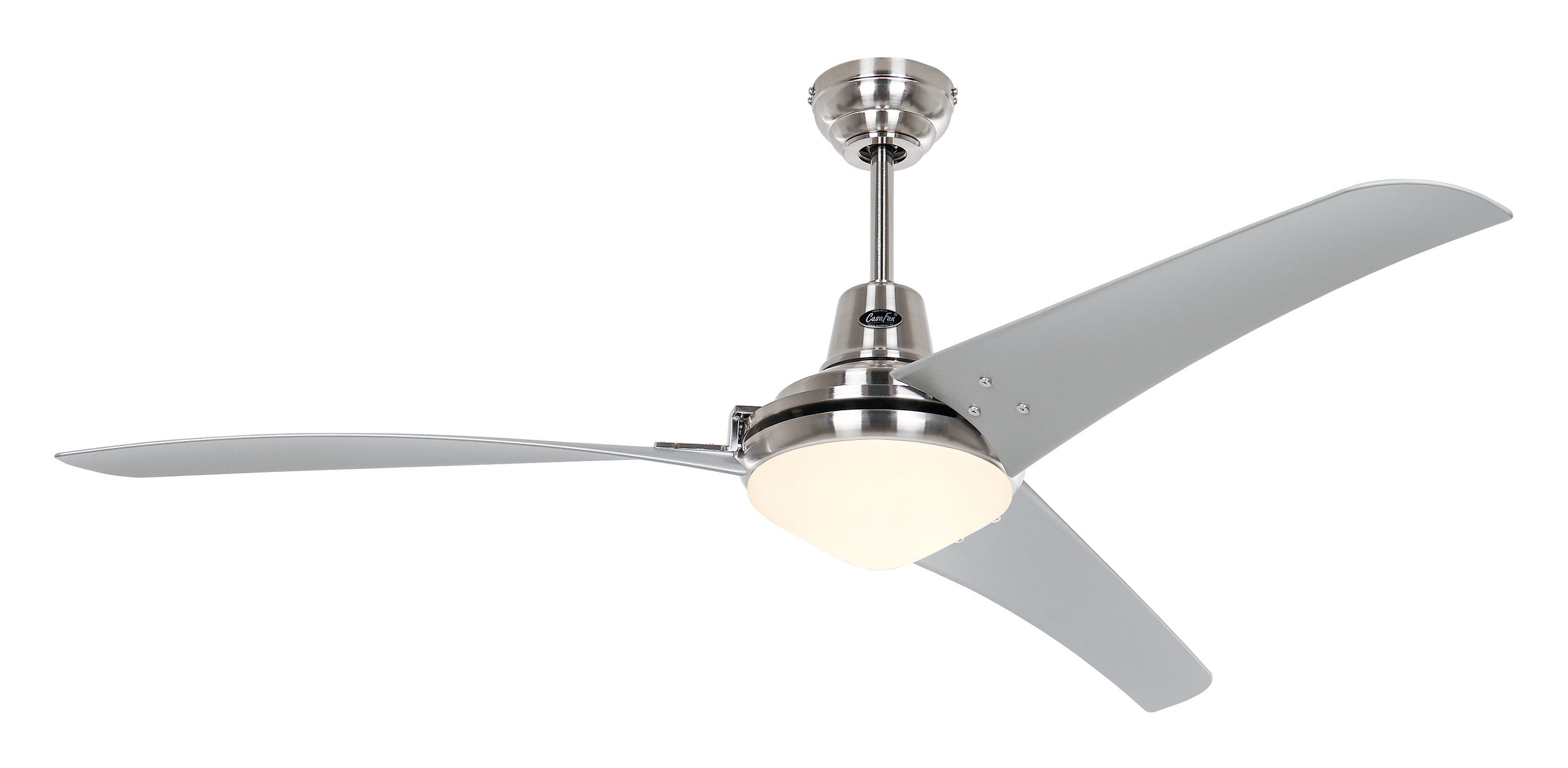 Ventilatore da soffitto argentato con tre pale e lampada centrale, su sfondo bianco.