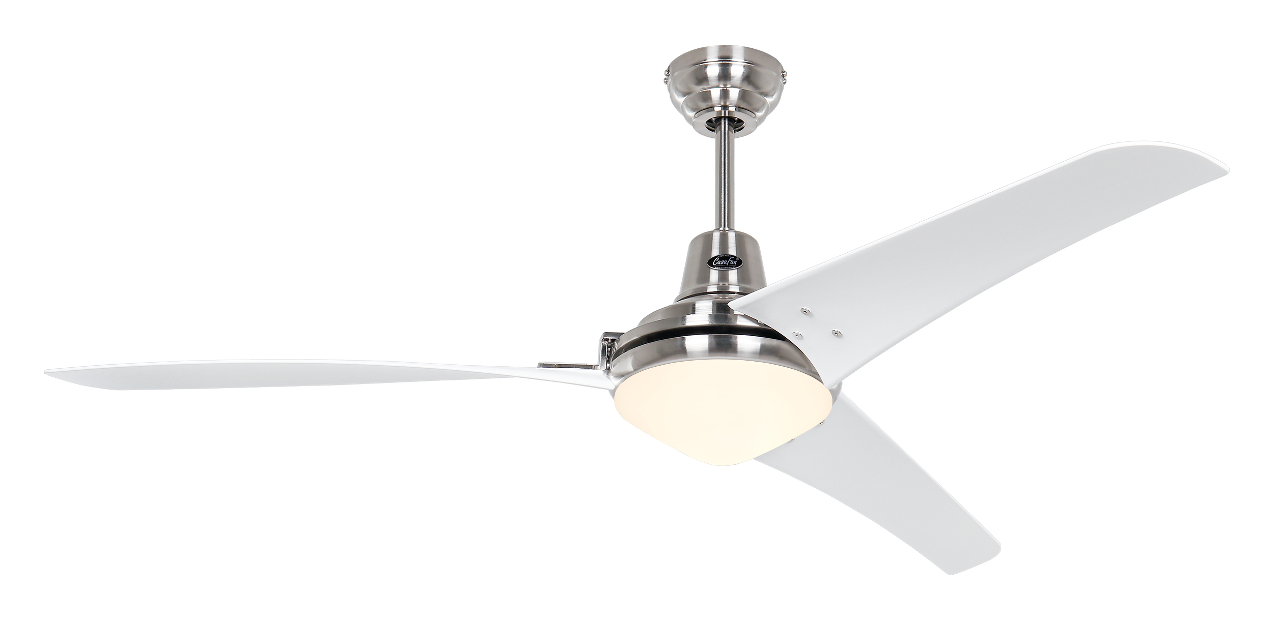 Un ventilatore da soffitto con tre pale bianche e un'apparecchio, hardware argentato su sfondo bianco.