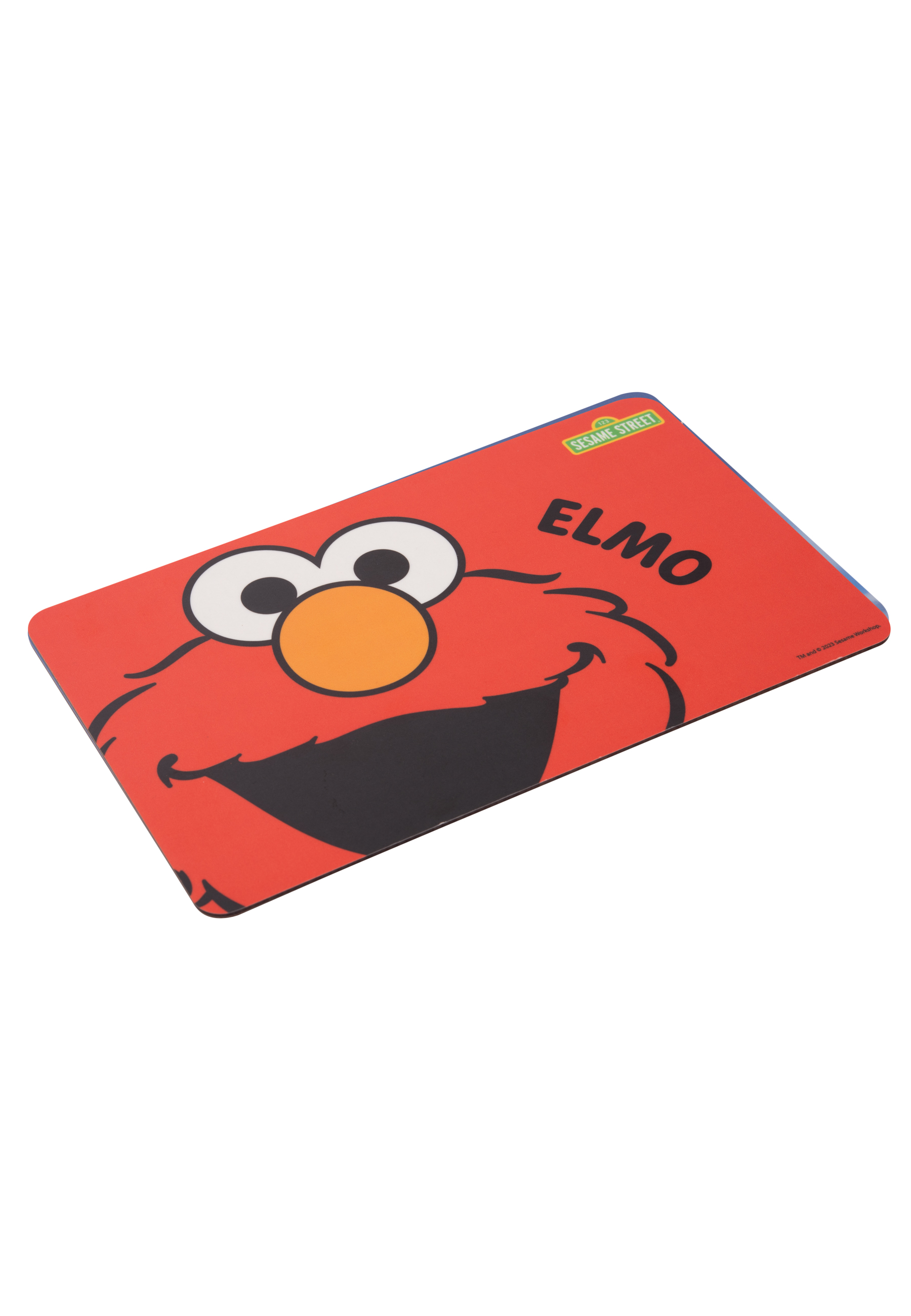 Rotes Mauspad mit Elmos Gesicht und Namen. Elmos Gesicht ist mittig auf dem Mauspad platziert.