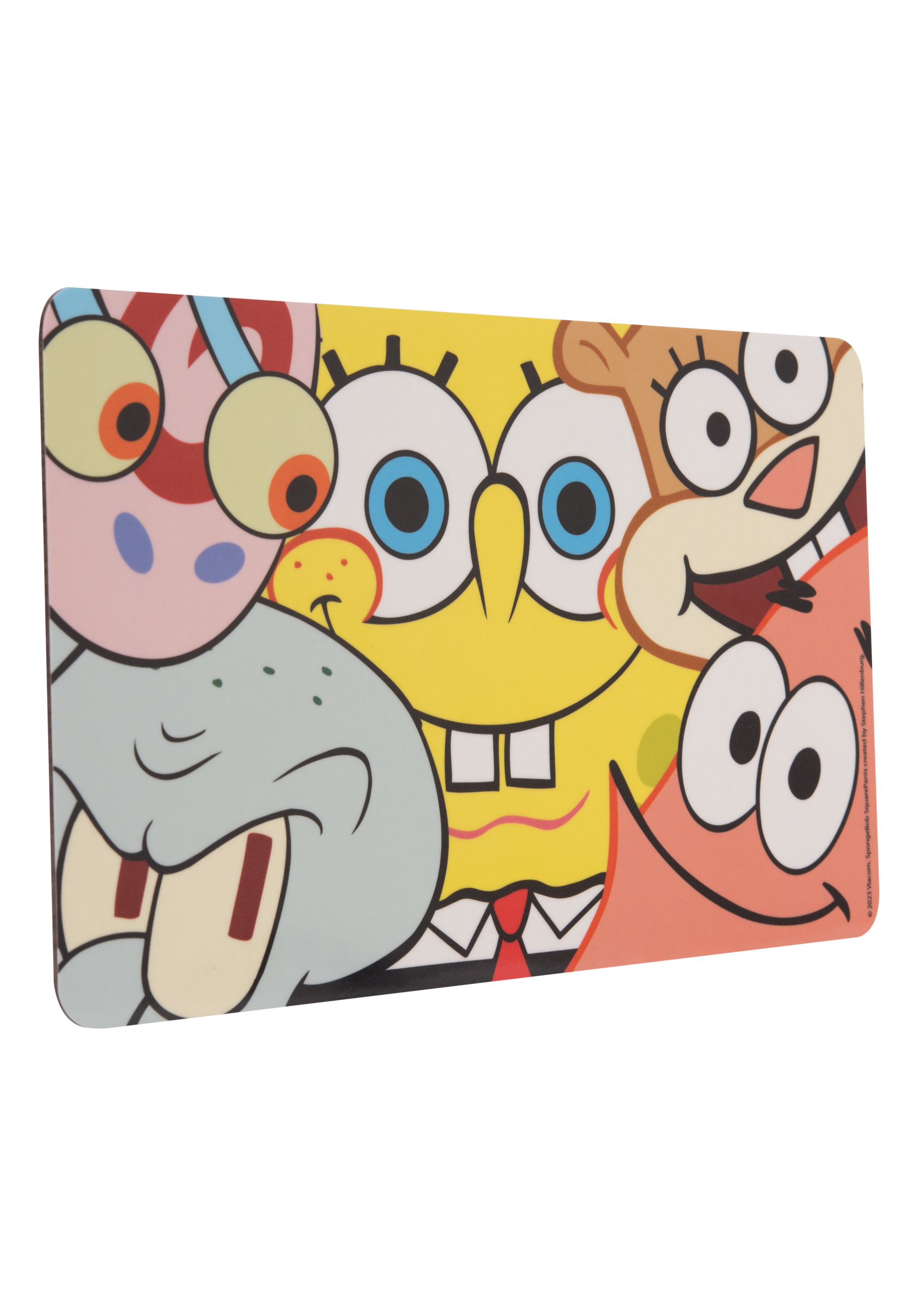 Mauspad mit Zeichentrickfiguren. Der Hintergrund ist weiß.