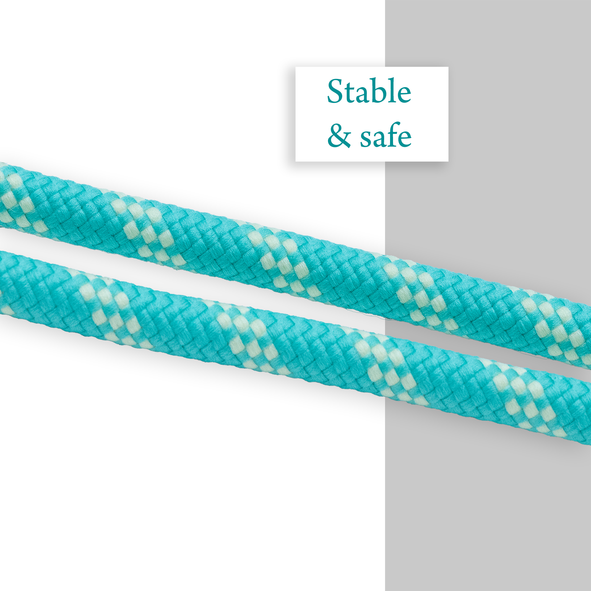 Nahaufnahme eines türkis geflochtenen Lanyard-Seils. Weißer und grauer Hintergrund.
