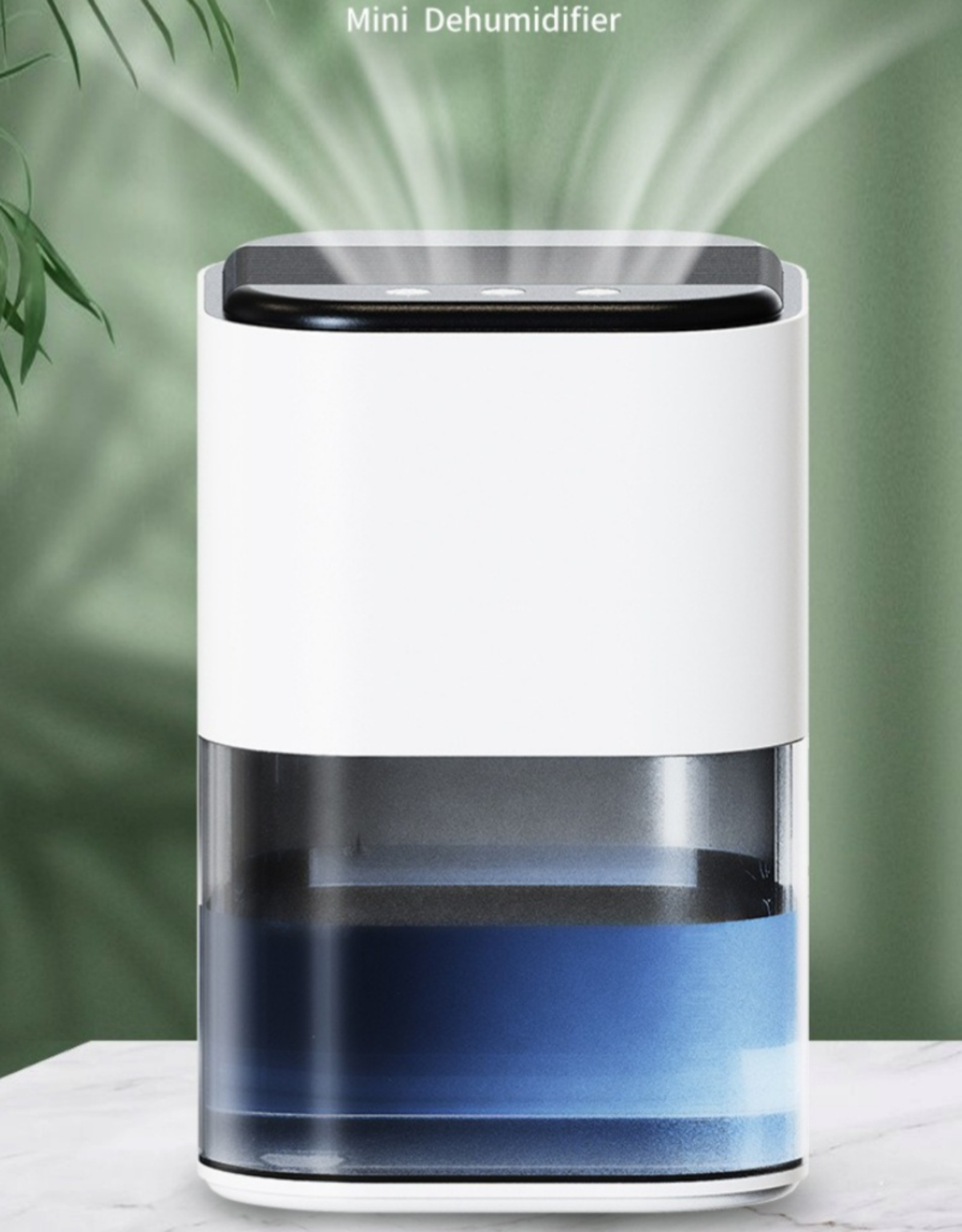 Ein weißer und transparenter Luftentfeuchter mit blauem Wasser, grüner Hintergrund.