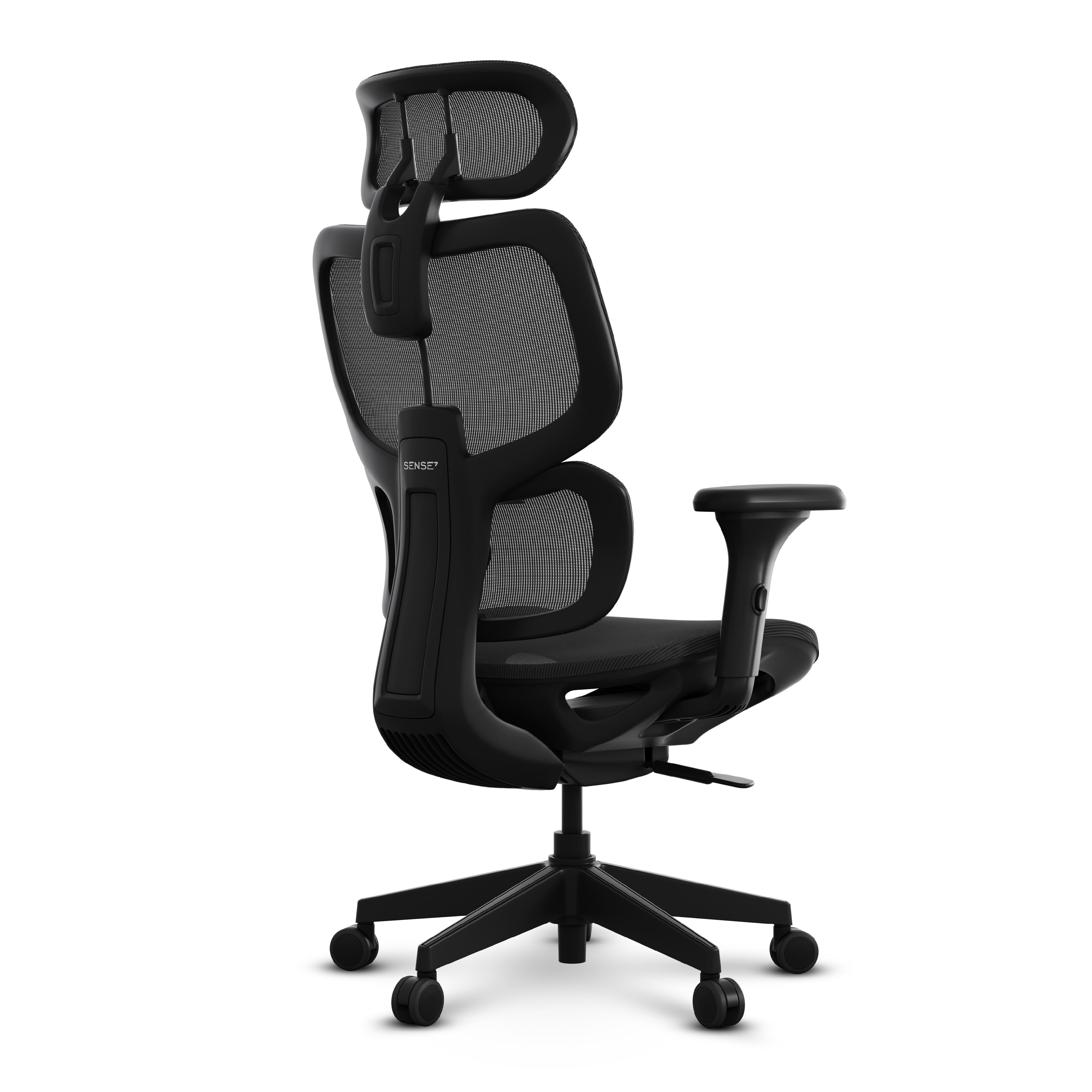 Zwarte ergonomische bureaustoel met mesh rugleuning en hoofdsteun. De stoel staat op een witte achtergrond.