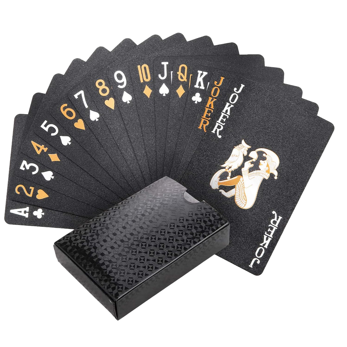 Kartenspiel mit schwarzen Spielkarten mit goldfarbenen Buchstaben und einer schwarzen Box. Die Karten sind aufgefächert.