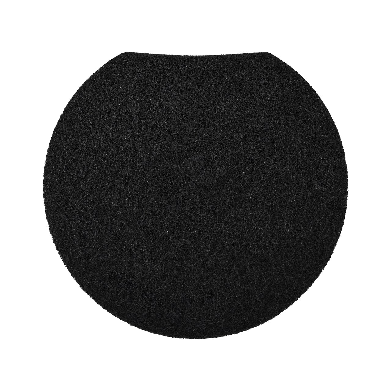 Schwarzer kreisförmiger Filter mit leicht gewölbter Oberseite. Der Filter besteht aus grobem, gewebtem Material. Weißer Hintergrund.