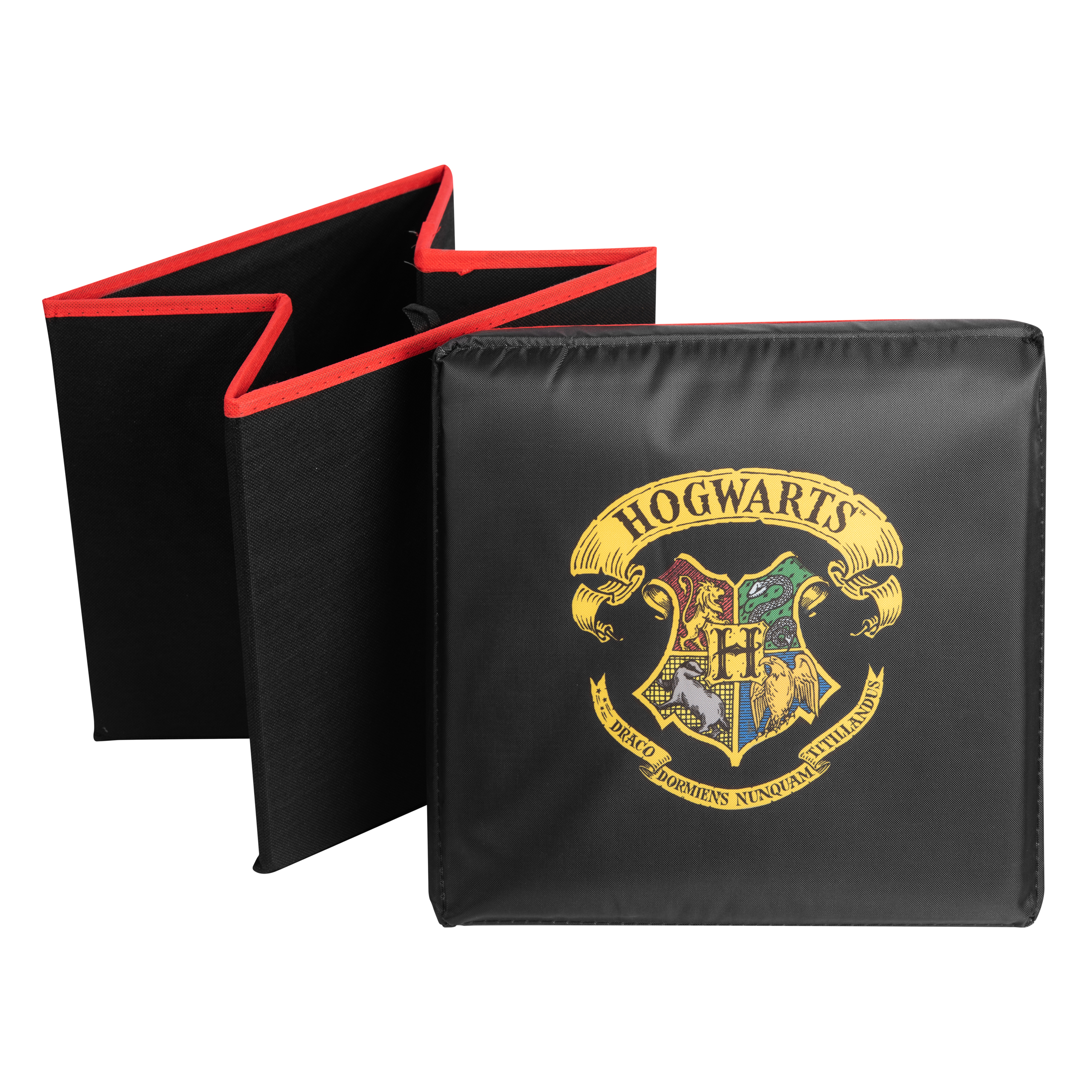 Schwarze Harry Potter Aufbewahrungsbox mit rotem Rand. Hogwarts-Logo sichtbar.