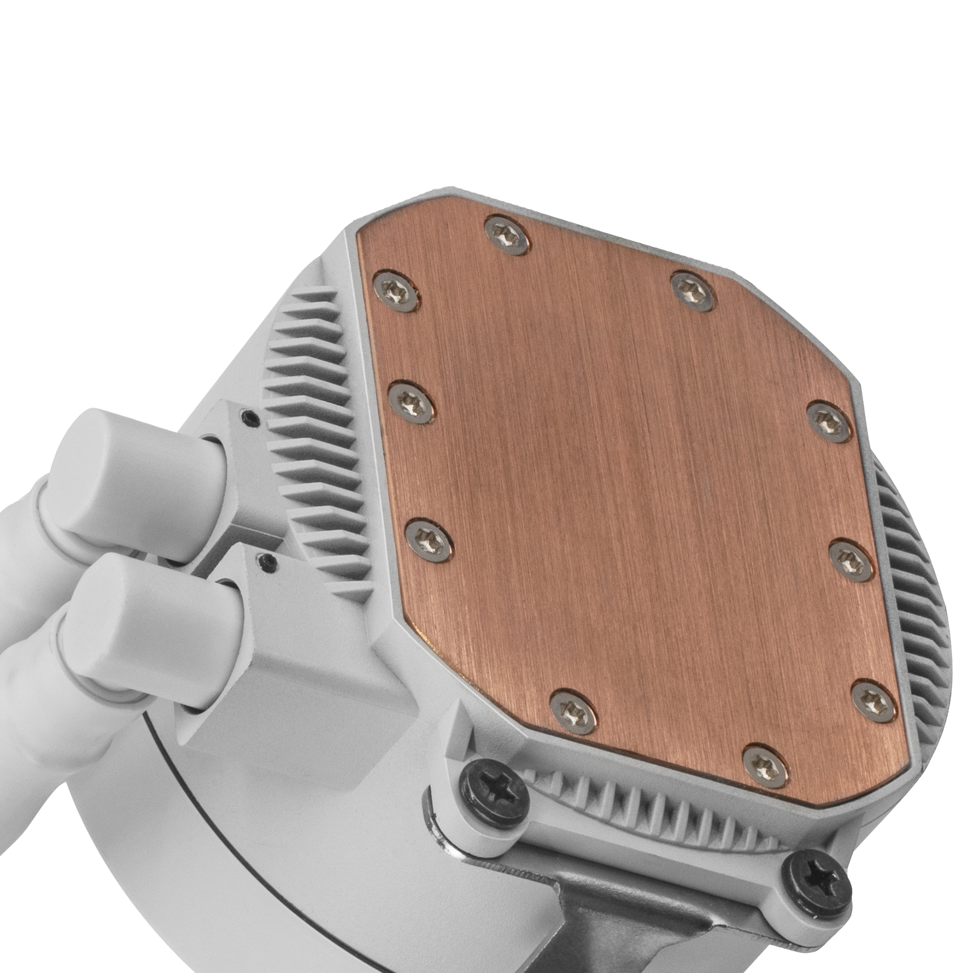 Zbliżenie białej i miedzianej chłodnicy wodnej do komputera.