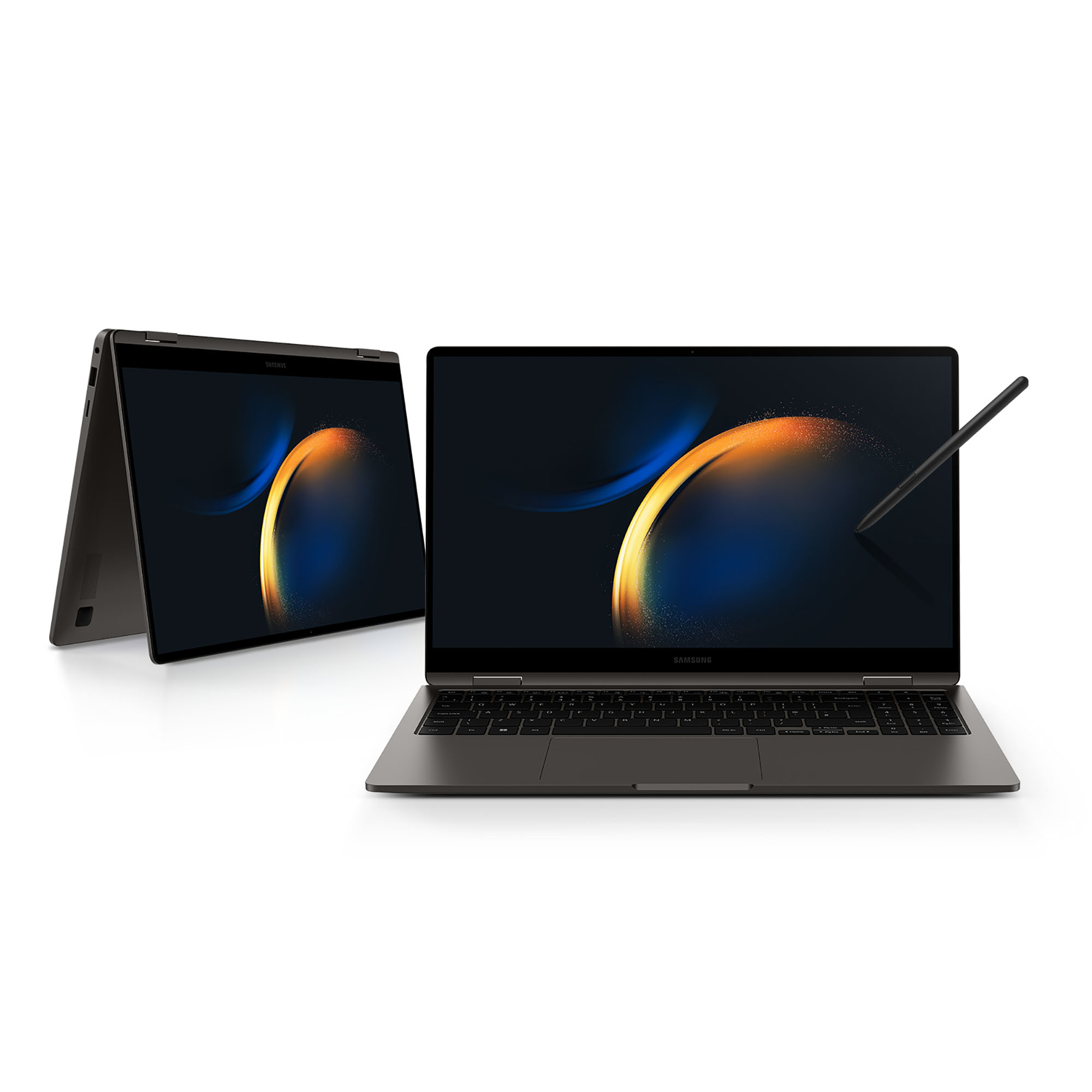 Due laptop uno accanto all'altro su una superficie bianca, uno aperto e uno chiuso.