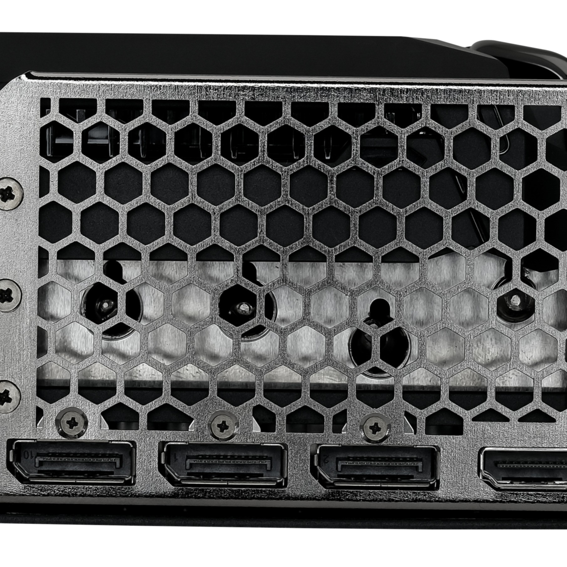 Primo piano delle porte e della ventilazione di una scheda grafica per computer. La scheda è nera e argento.