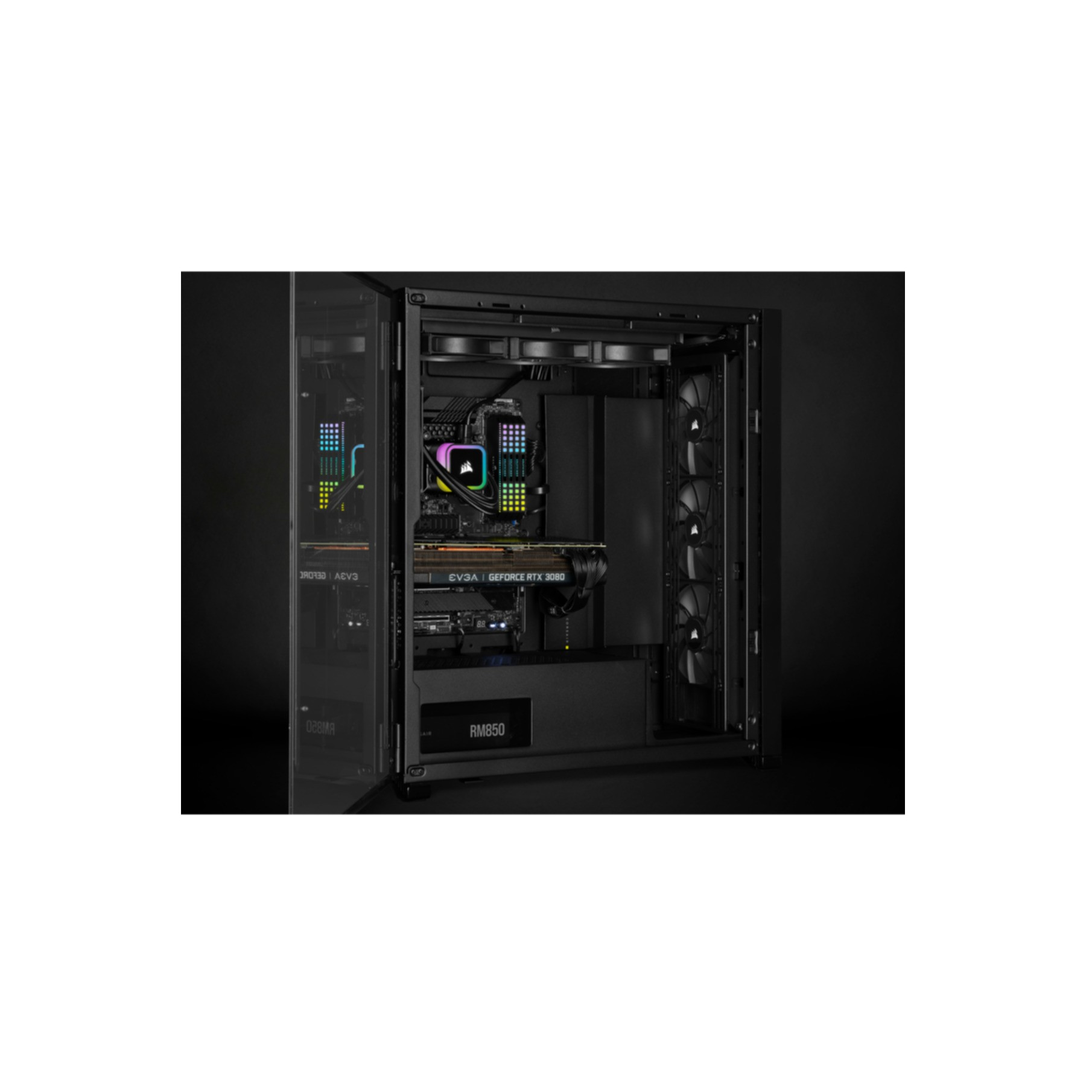 Una caja de computadora negra con componentes adentro, incluyendo una GPU y ventiladores.