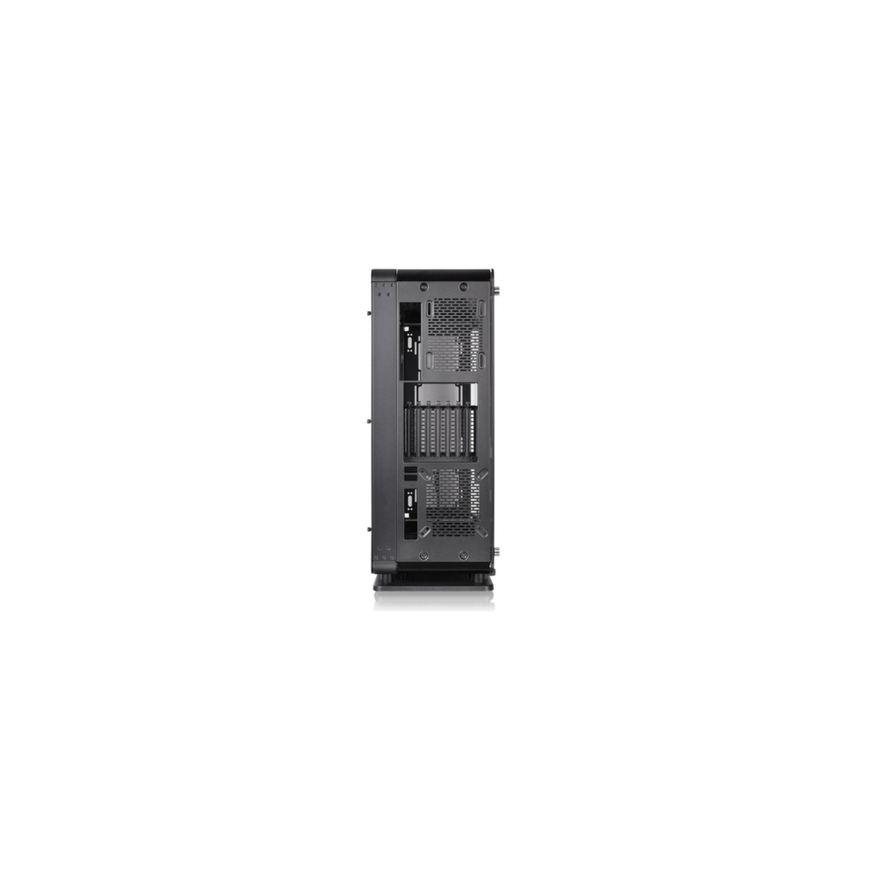Il lato di un case per computer nero. Il case ha varie prese d'aria e aperture.