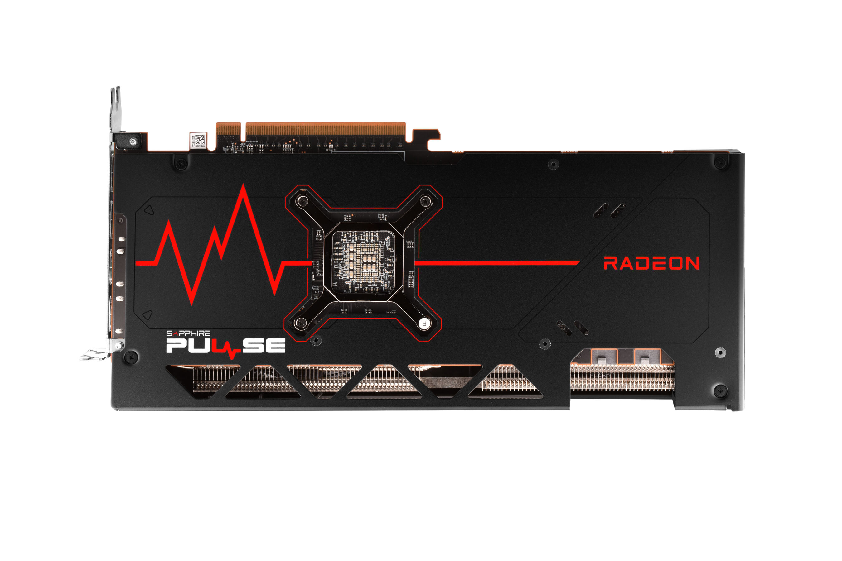 Una tarjeta gráfica Radeon Pulse negra con detalles en rojo. Está sobre un fondo blanco.