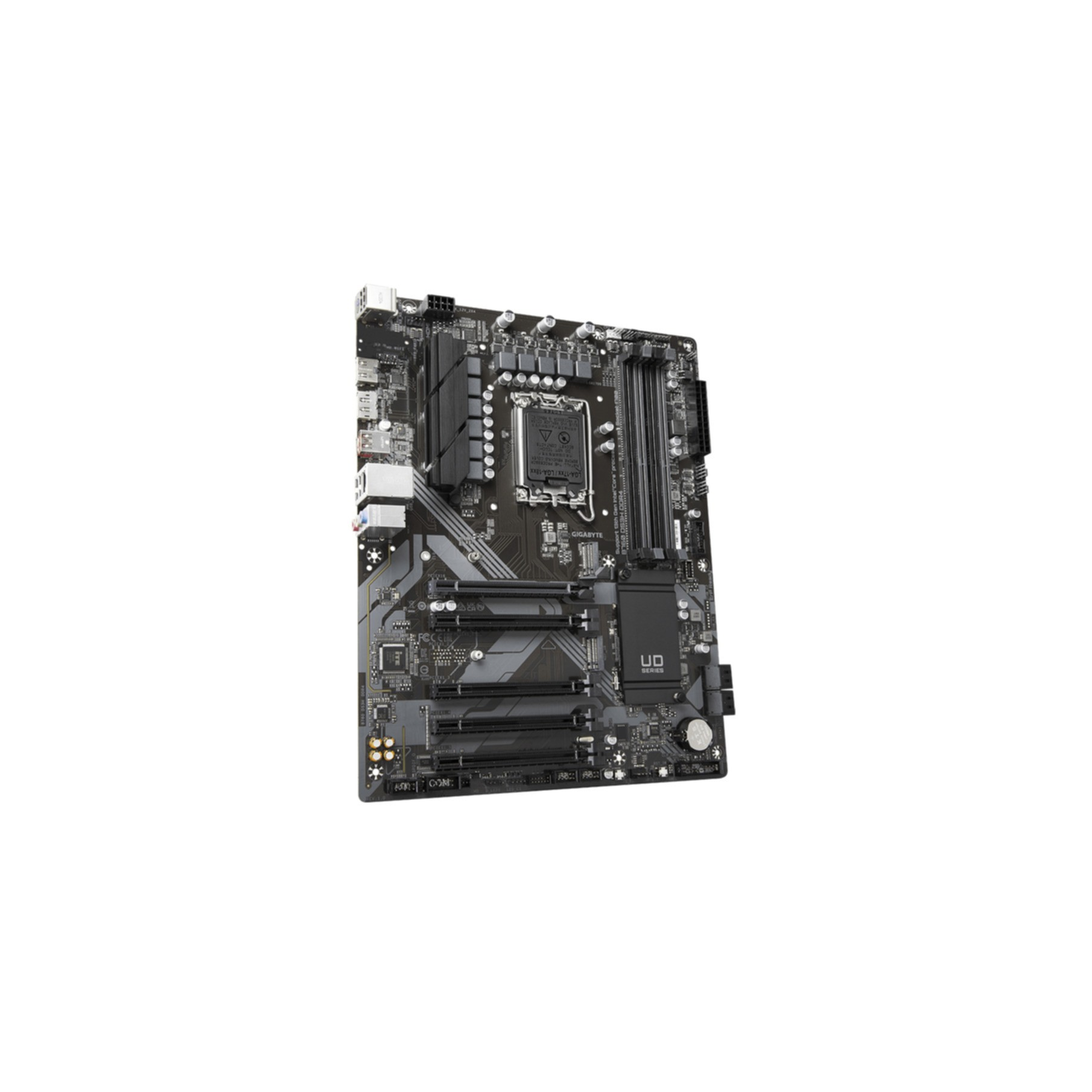 Ein schwarzes und graues Computer-Motherboard auf weißem Hintergrund. Es hat verschiedene Komponenten.