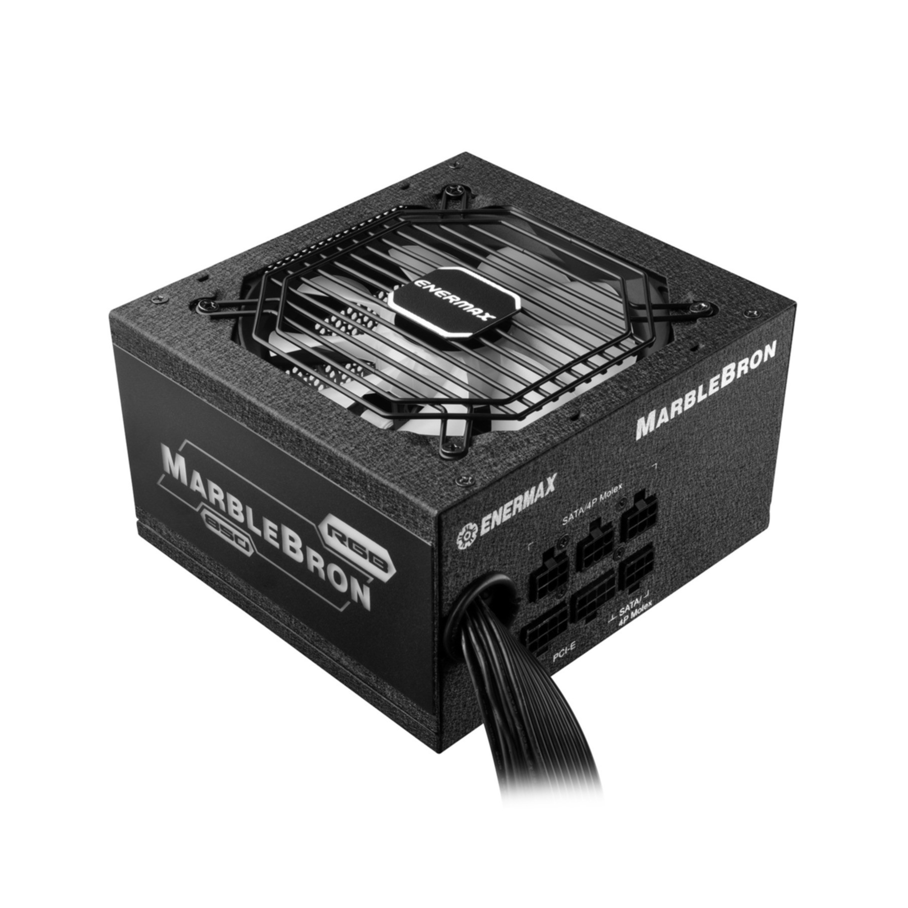 Alimentatore nero con una griglia metallica sulla parte superiore. Ha i loghi Enermax e Marblebron.