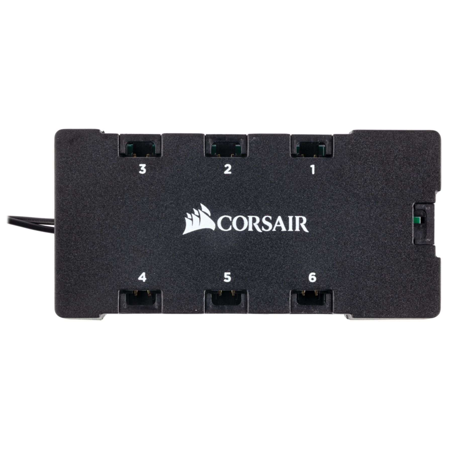 Corsair-Lüfter-Hub, schwarz mit sechs nummerierten Anschlüssen, Corsair-Logo, weißer Hintergrund.