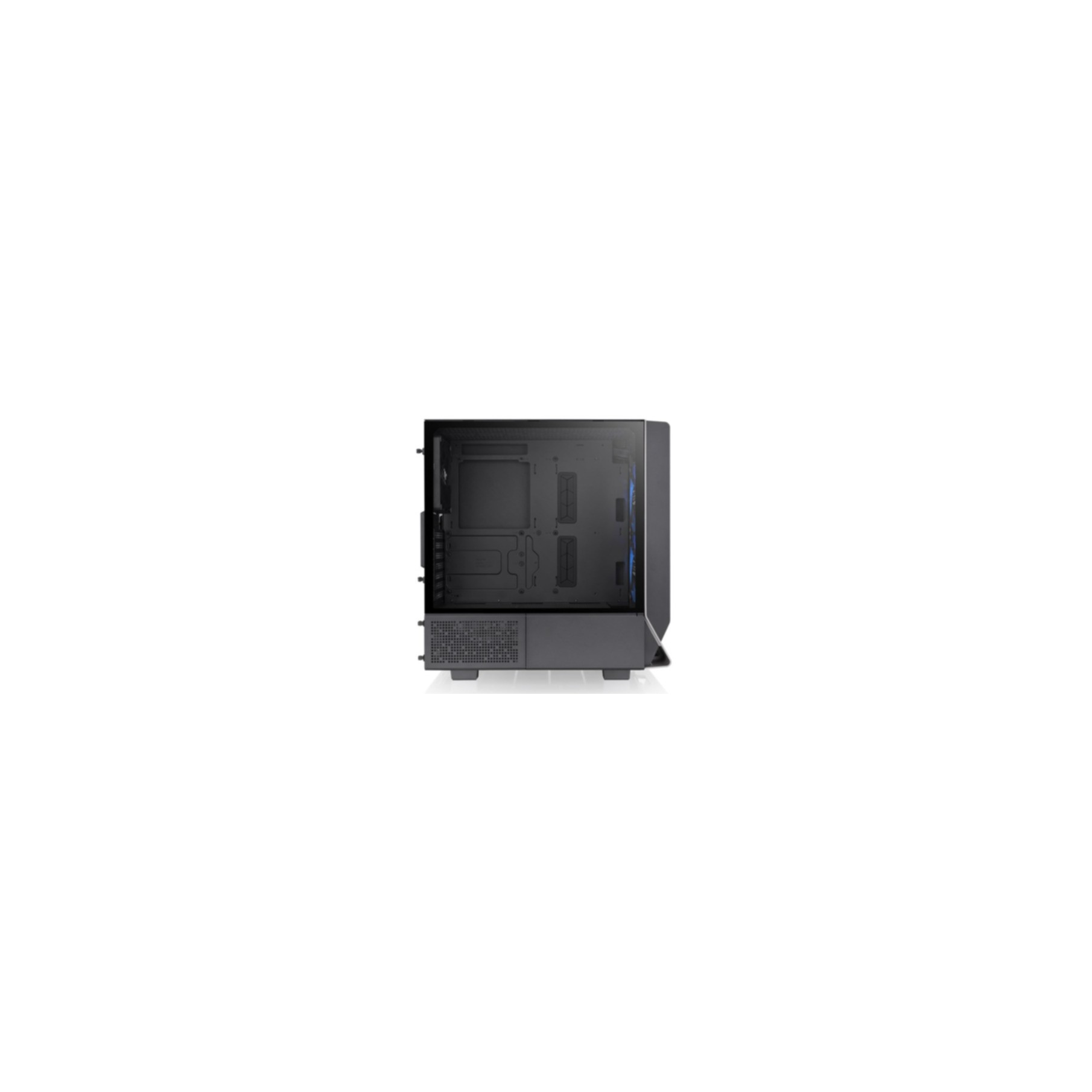 Schwarzes Computergehäuse mit Glasseitenwand auf weißem Hintergrund.