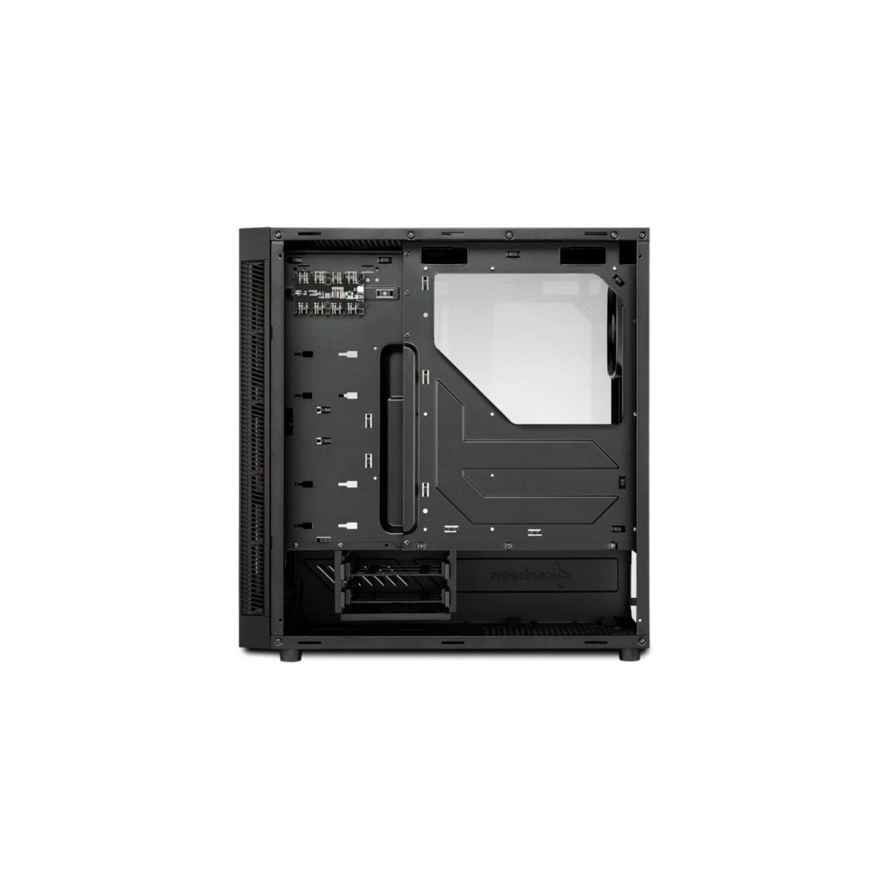 Interno di un case per PC nero con pannello laterale trasparente, che mostra la struttura.