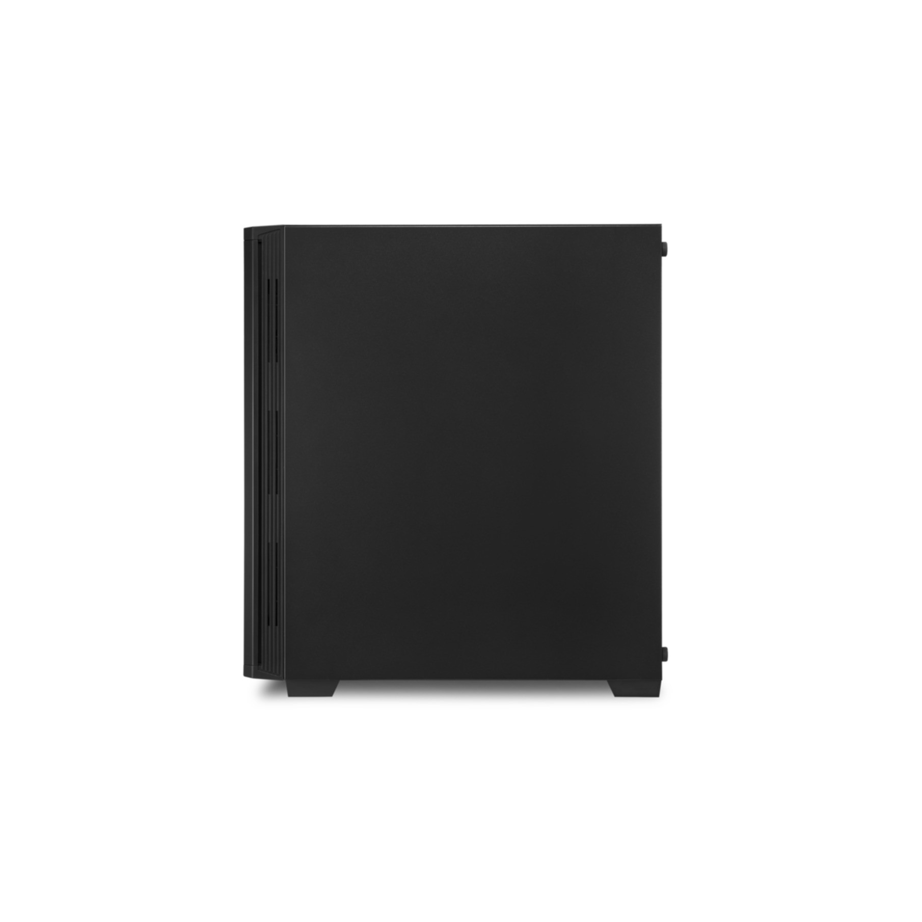 Ein schwarzes PC-Gehäuse, Seitenansicht. Das Gehäuse hat ein schlankes Design mit seitlicher Belüftung.