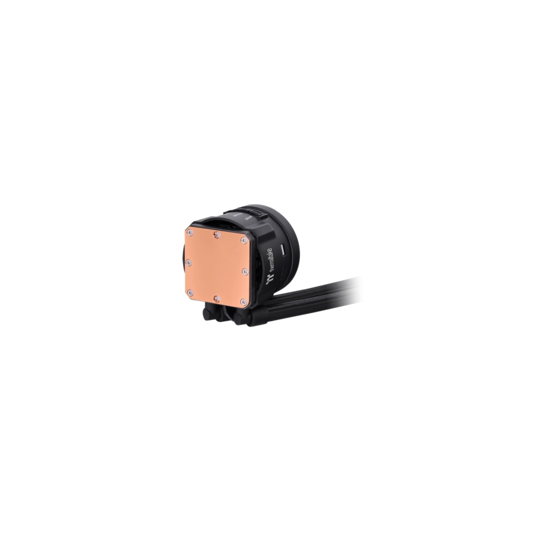Ein kupferfarbener CPU-Wasserkühler. Schwarze Schläuche und Anschlüsse, kreisförmige Basis.