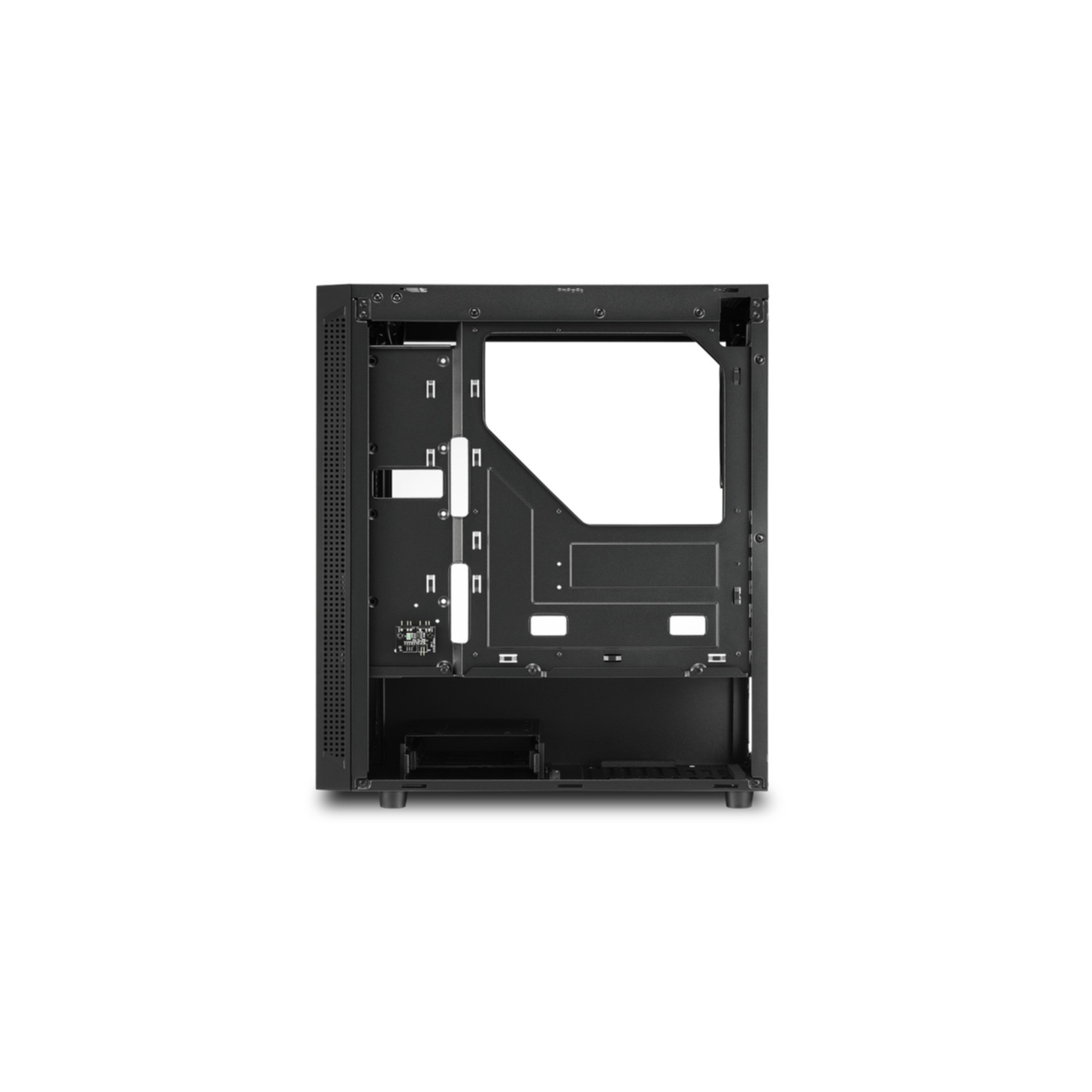 Schwarzes Computergehäuse-Interieur, mit perforierter Seite, leerer Platz für Komponenten.