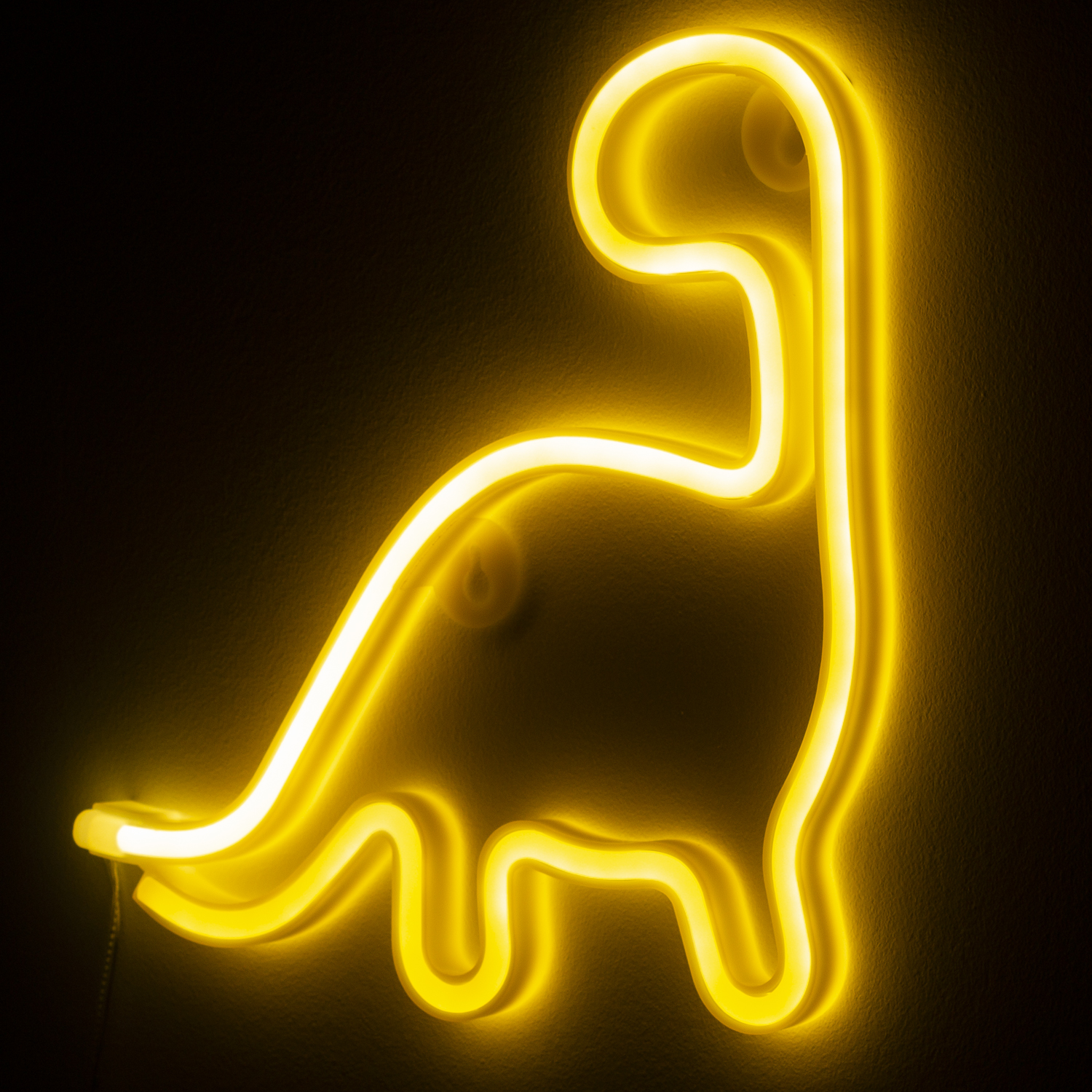 Un'insegna di dinosauro al neon giallo su sfondo nero.
