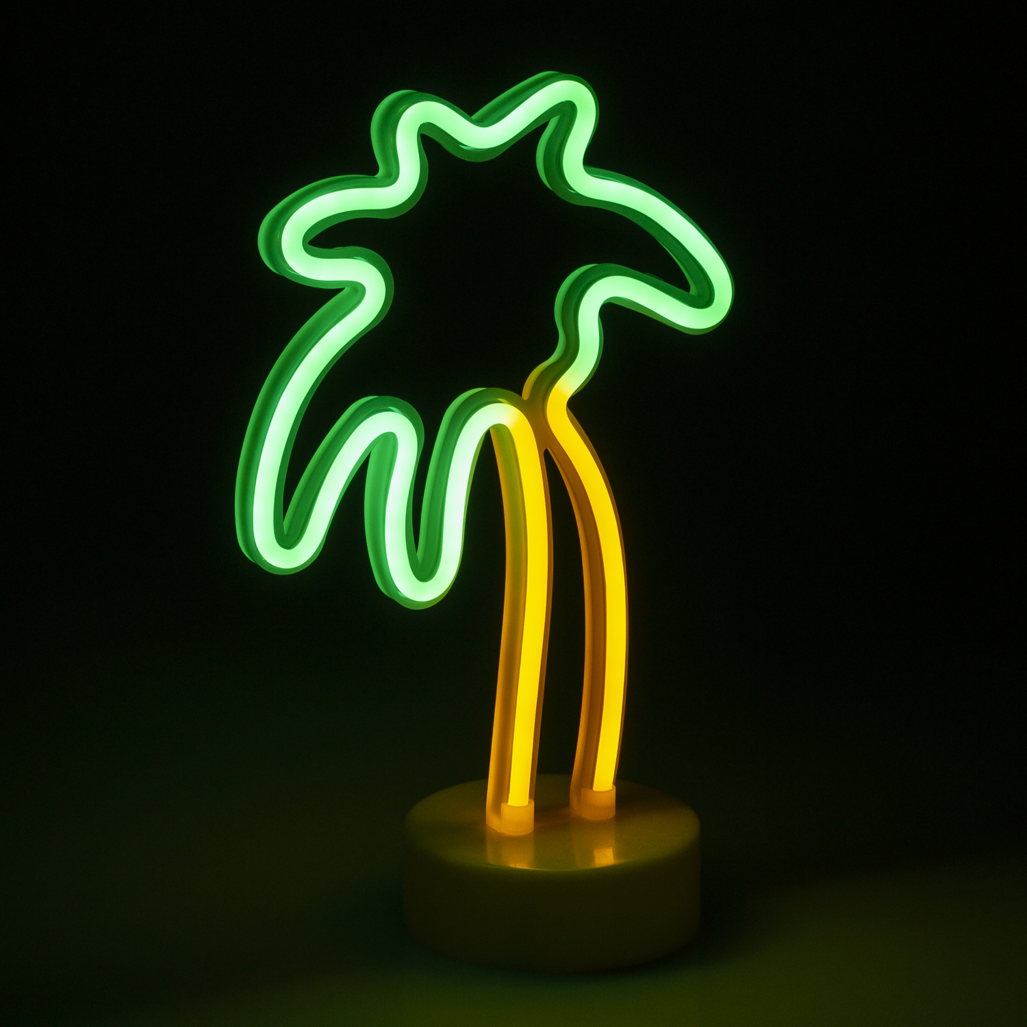 Una luce al neon a forma di palma con foglie verdi e tronco giallo.