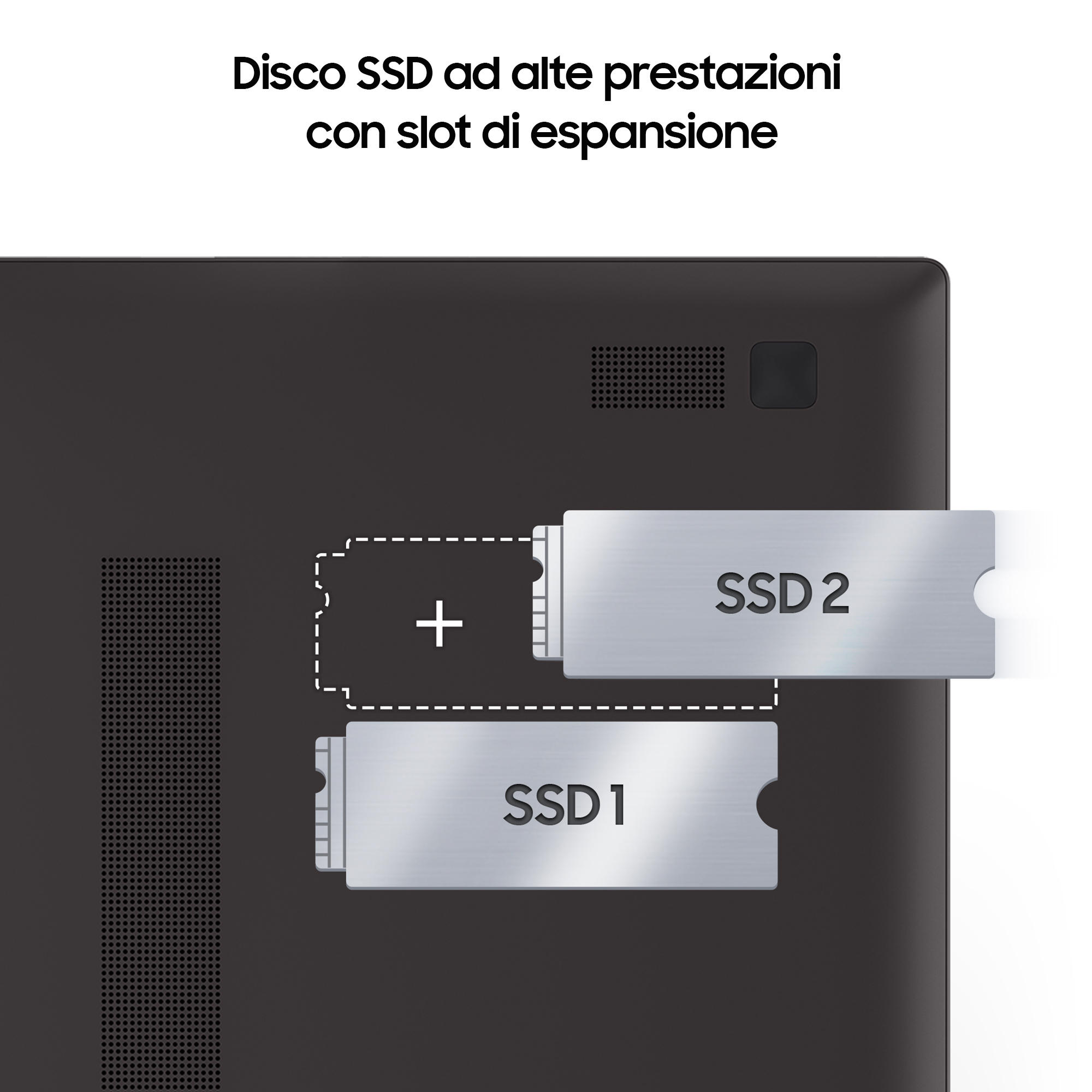 Laptop con slot SSD, che mostra due schede SSD.