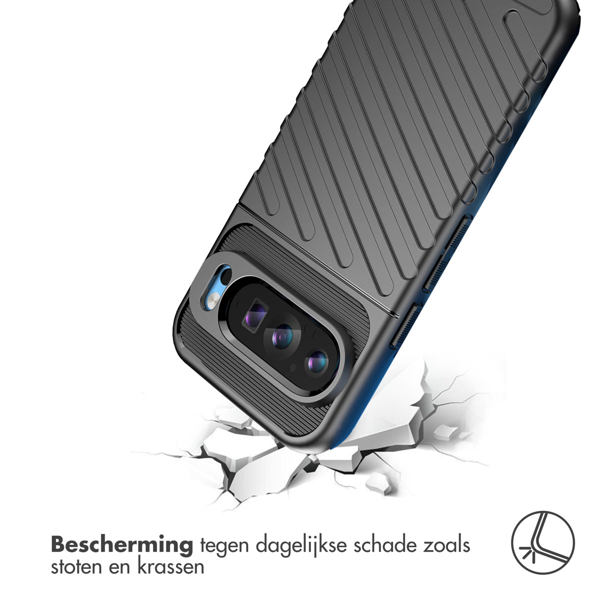 Zwarte telefoonhoes op een wit oppervlak, eronder gebroken. Toont een camera.