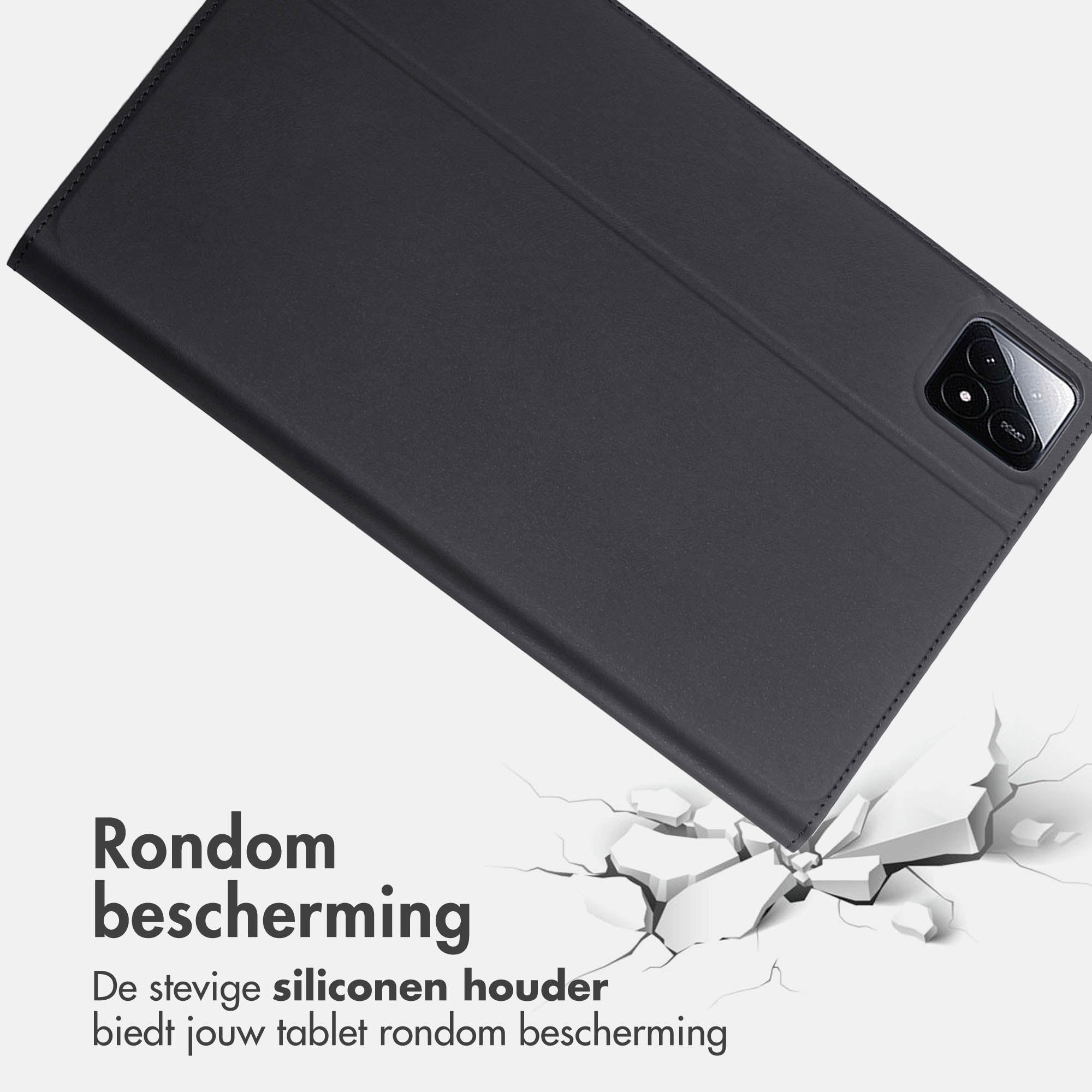 Een zwarte tablethoes met tablet erin, op een wit oppervlak.