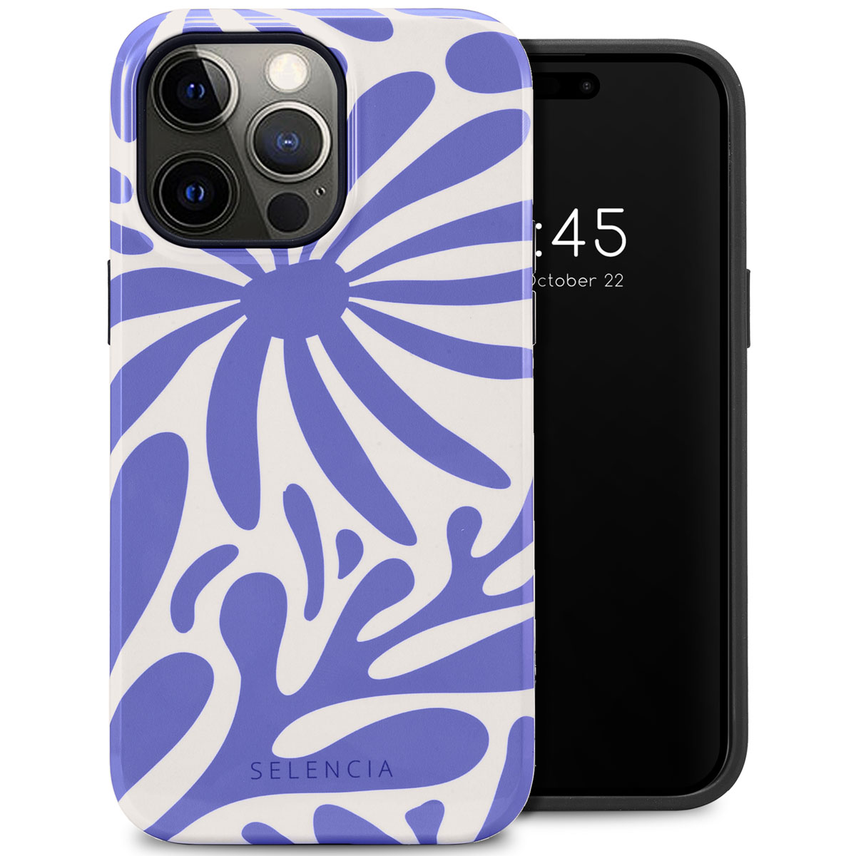 Telefoon in blauw-wit patroonhoesje. Telefoonscherm toont datum en tijd. Witte achtergrond.