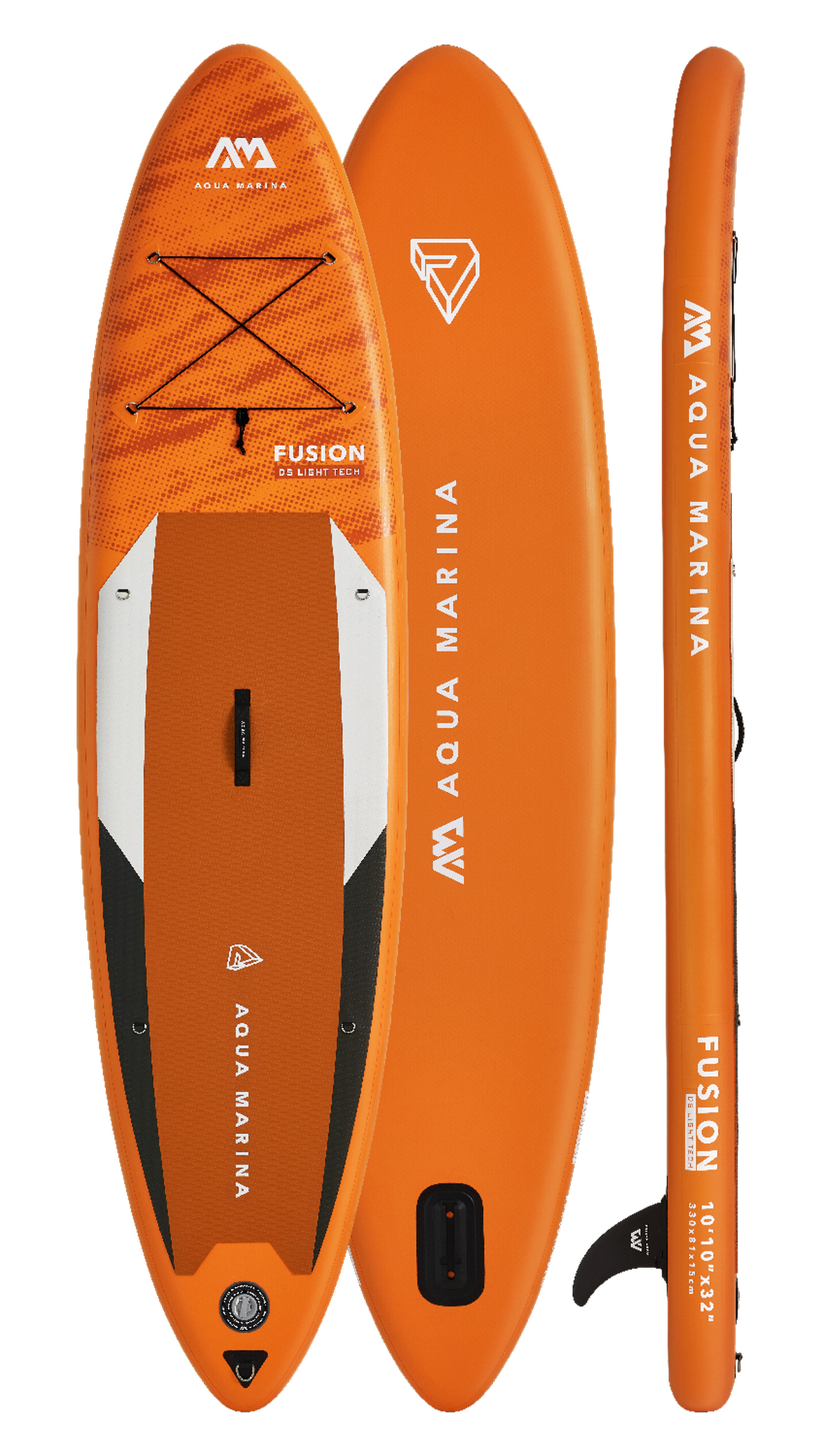 Drei orangefarbene Stand-Up-Paddleboards. Eines liegt, zwei stehen aufrecht.