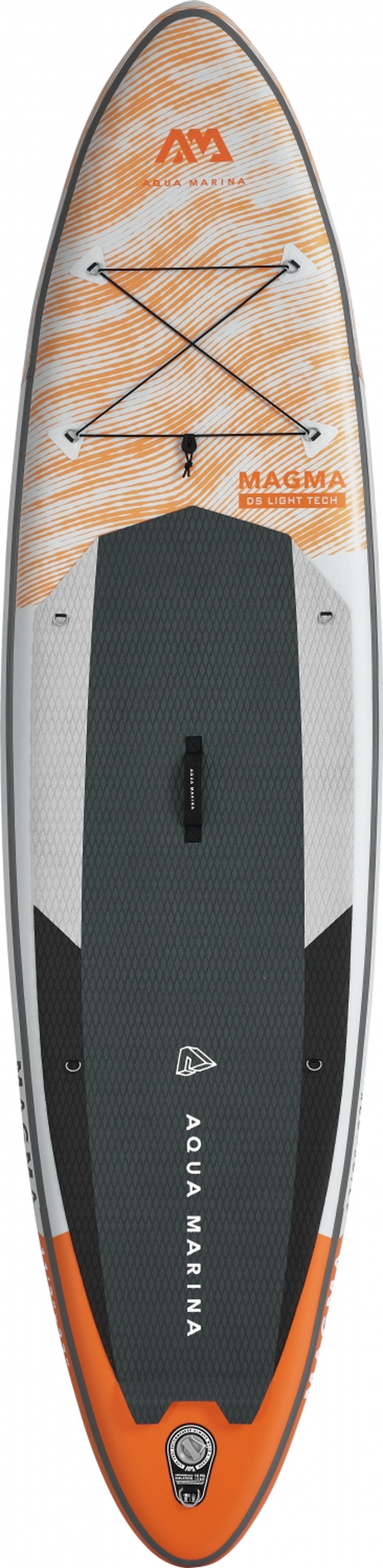 Weißes und oranges Stand-Up-Paddleboard. Das Board hat ein schwarzes Griffpad und einen schwarzen Griff.