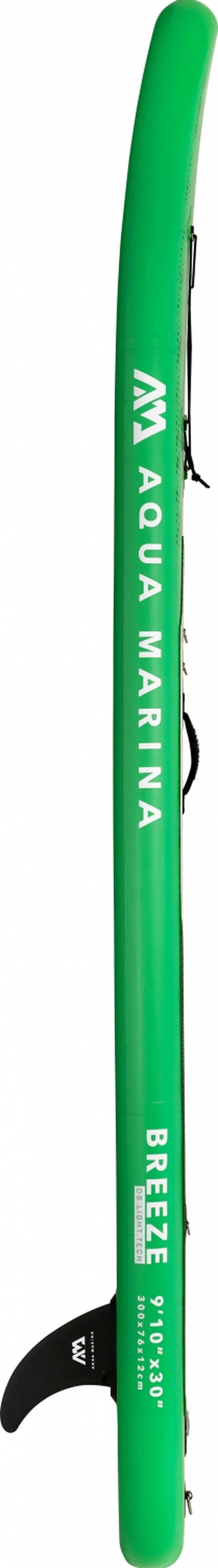 Grünes Stand-Up-Paddleboard, Marke Aqua Marina, mit schwarzer Finne und Text.