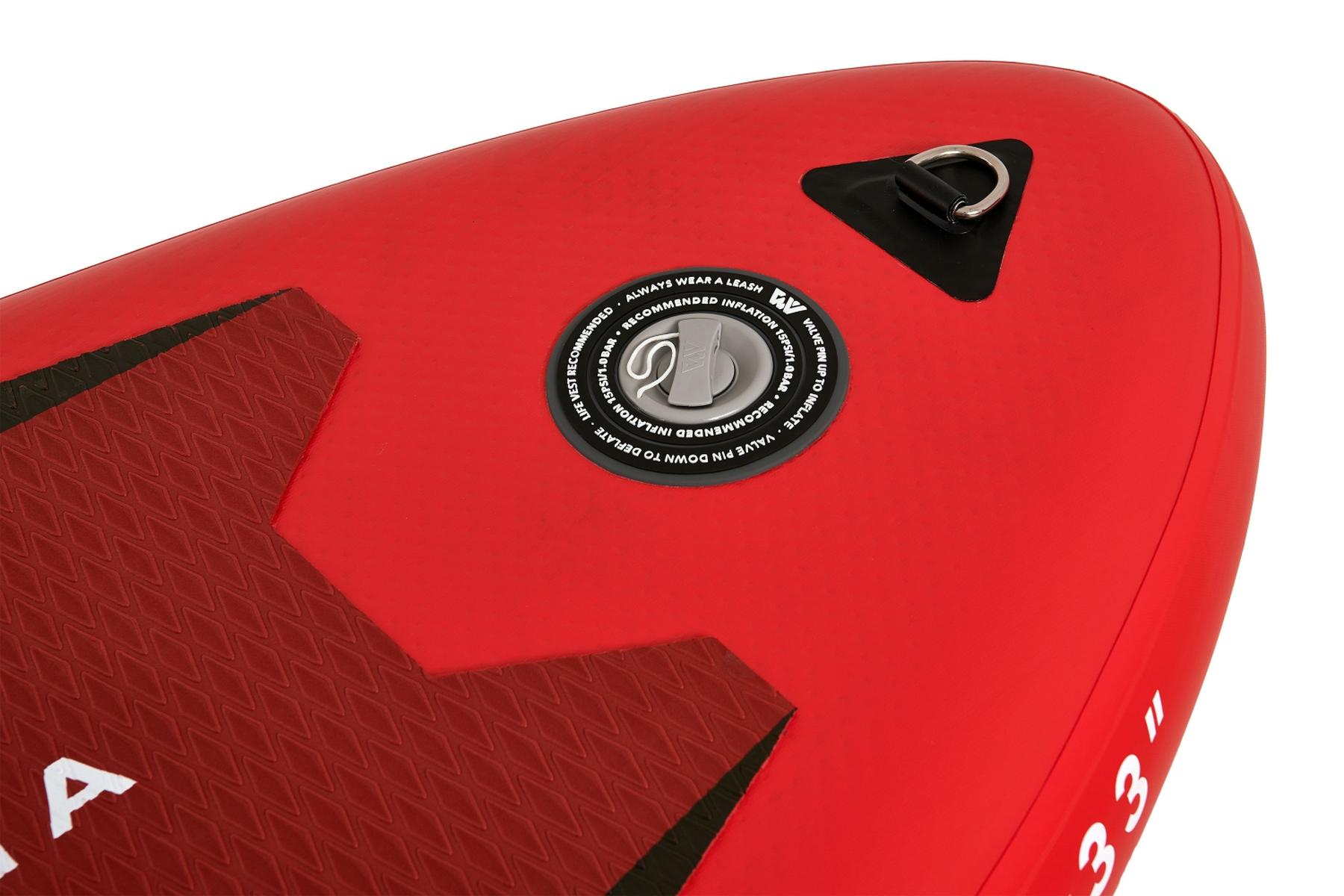 Rotes Paddleboard mit D-Ring und Ventil, mit roter und schwarzer strukturierter Oberfläche.