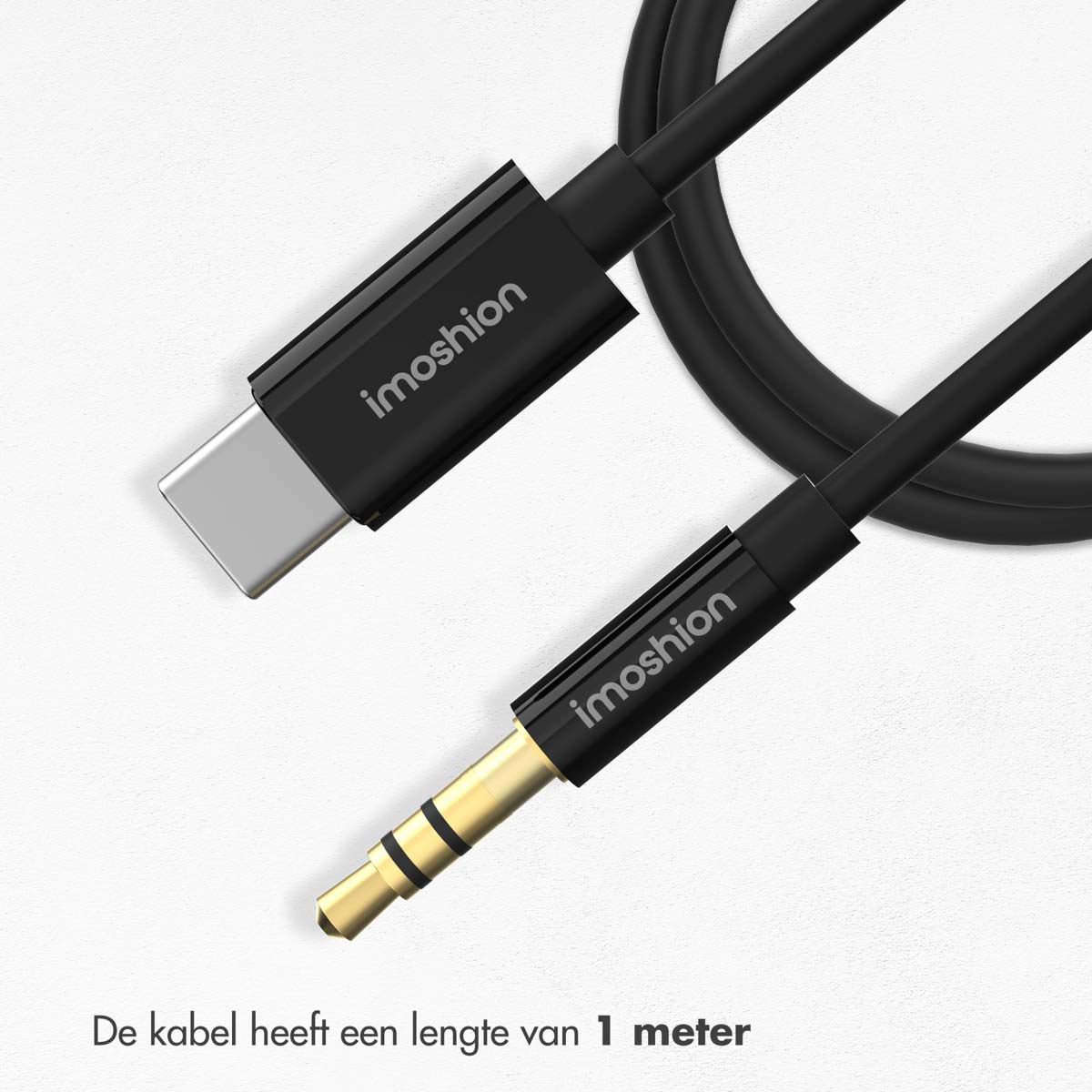 Een zwarte kabel met USB-C en jack-aansluiting.