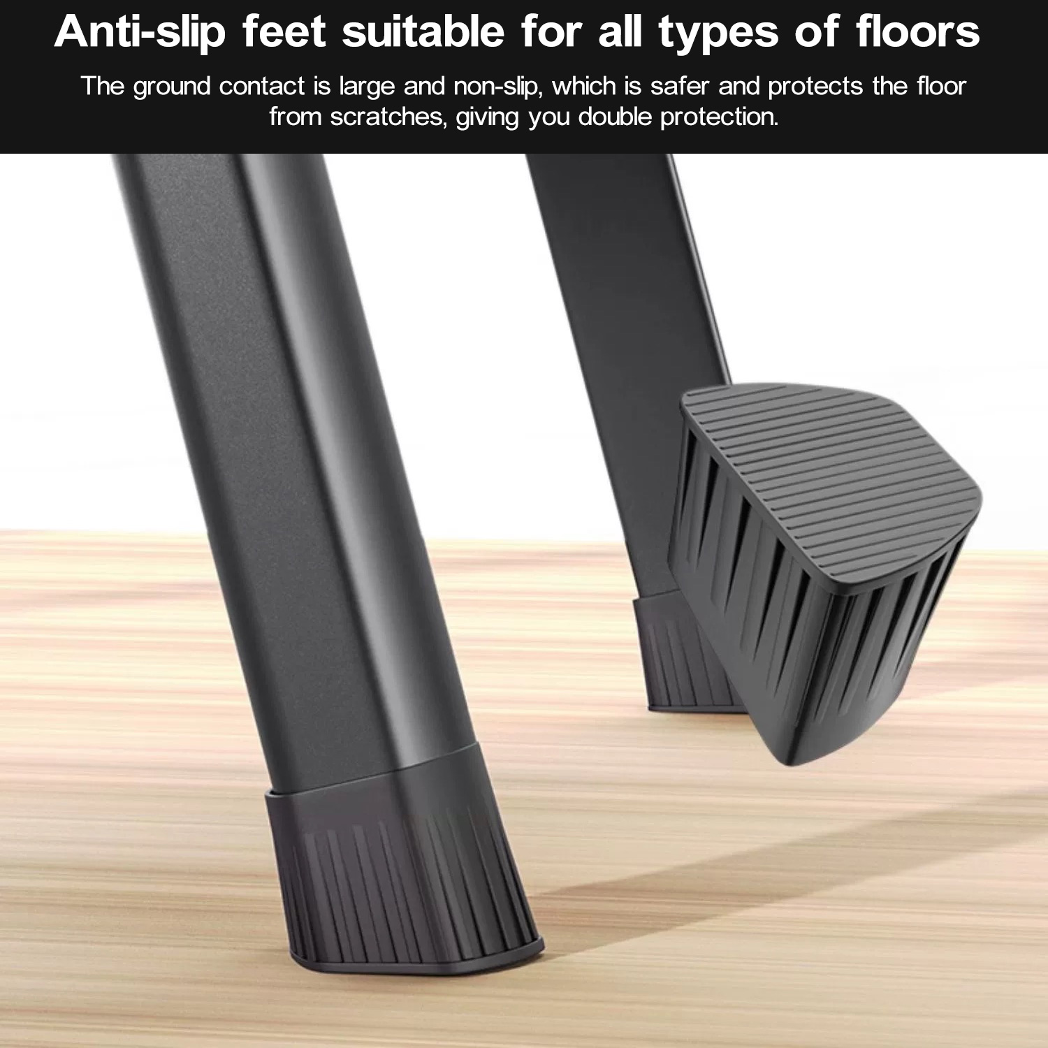 Primer plano de la parte inferior de las patas metálicas negras con pies antideslizantes. Los pies tienen una textura acanalada.